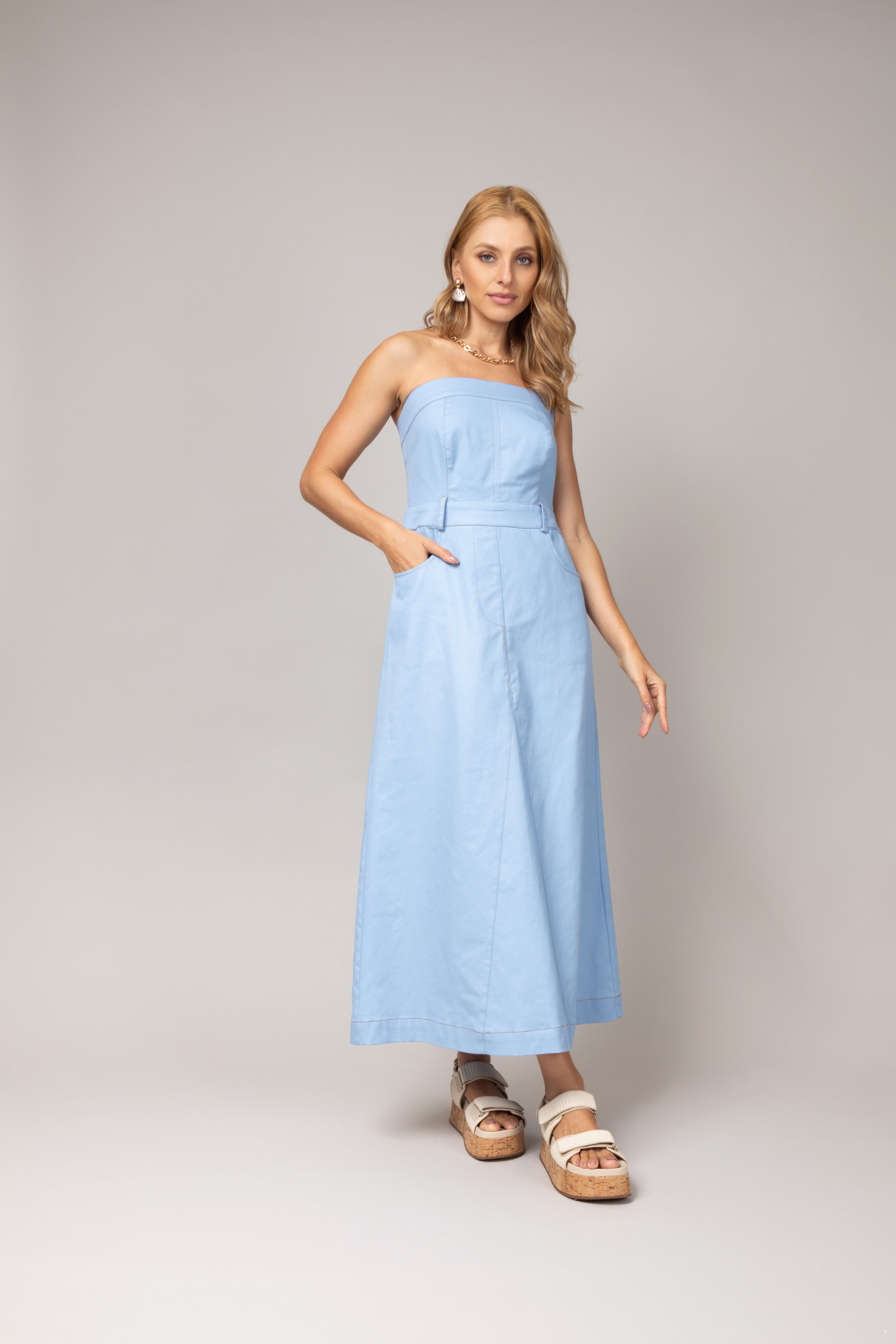 Vestido tomara que caia em sarja