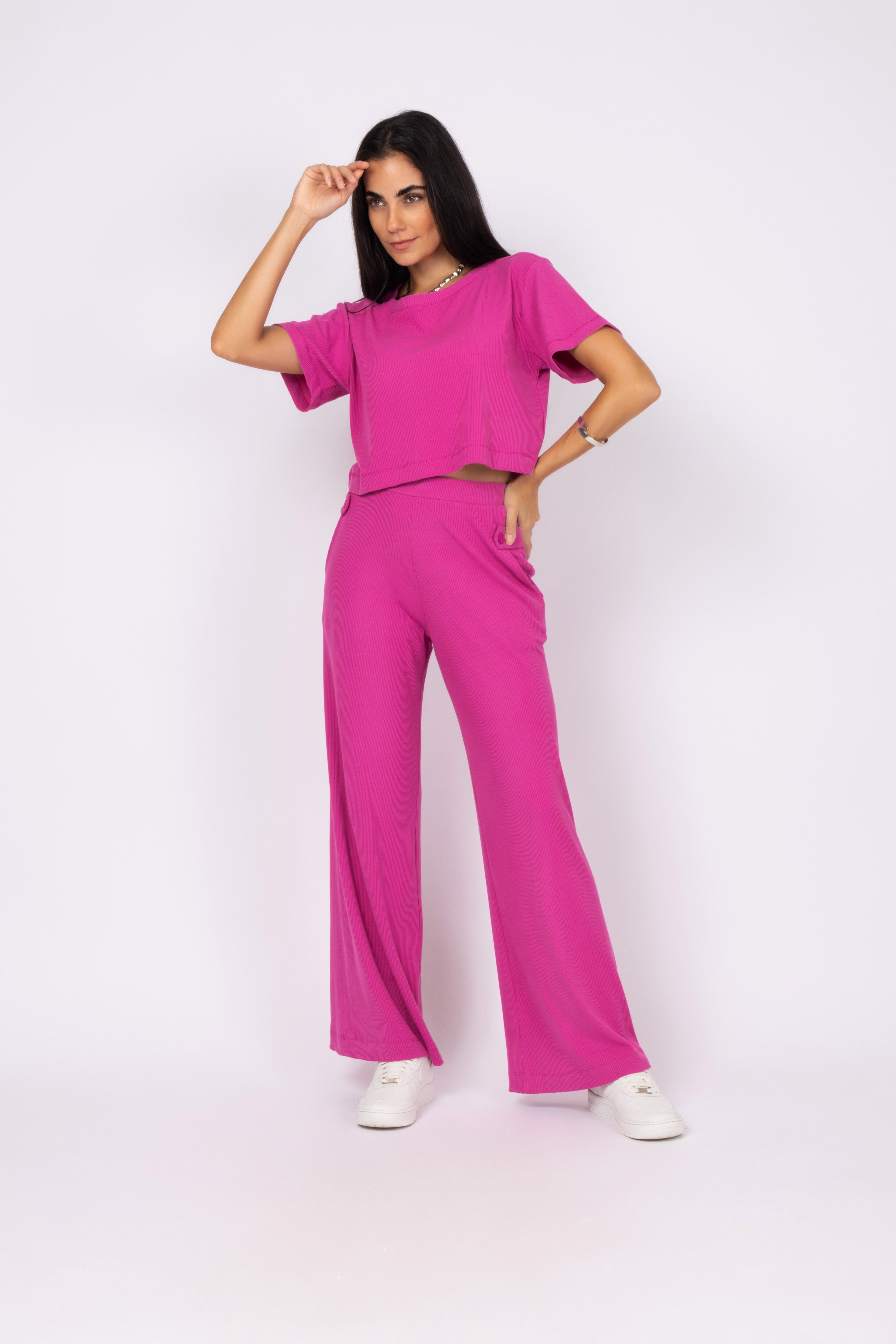 Conjunto cropped e calça pantalona canelada
