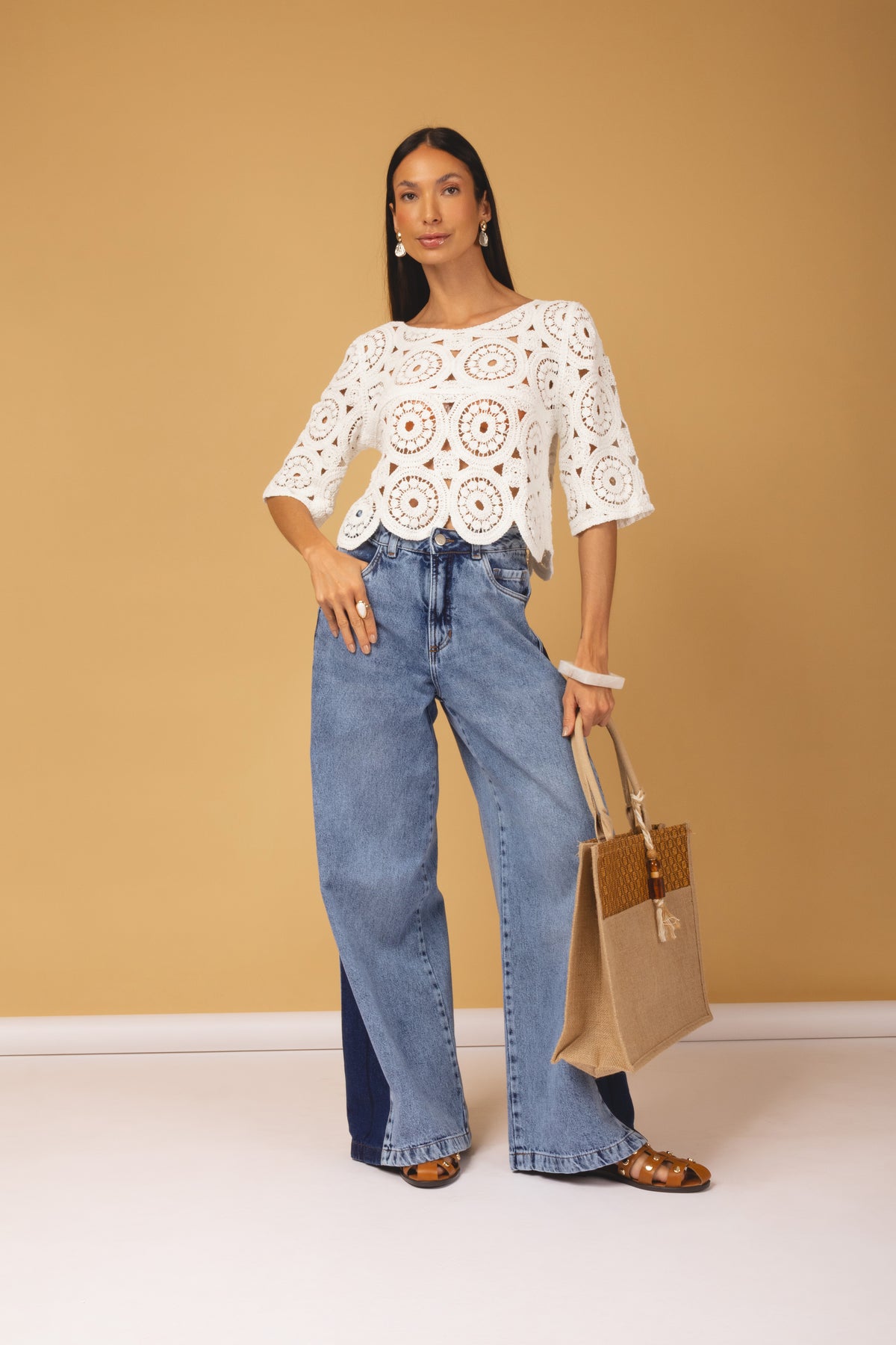 Calça wide leg com recorte
