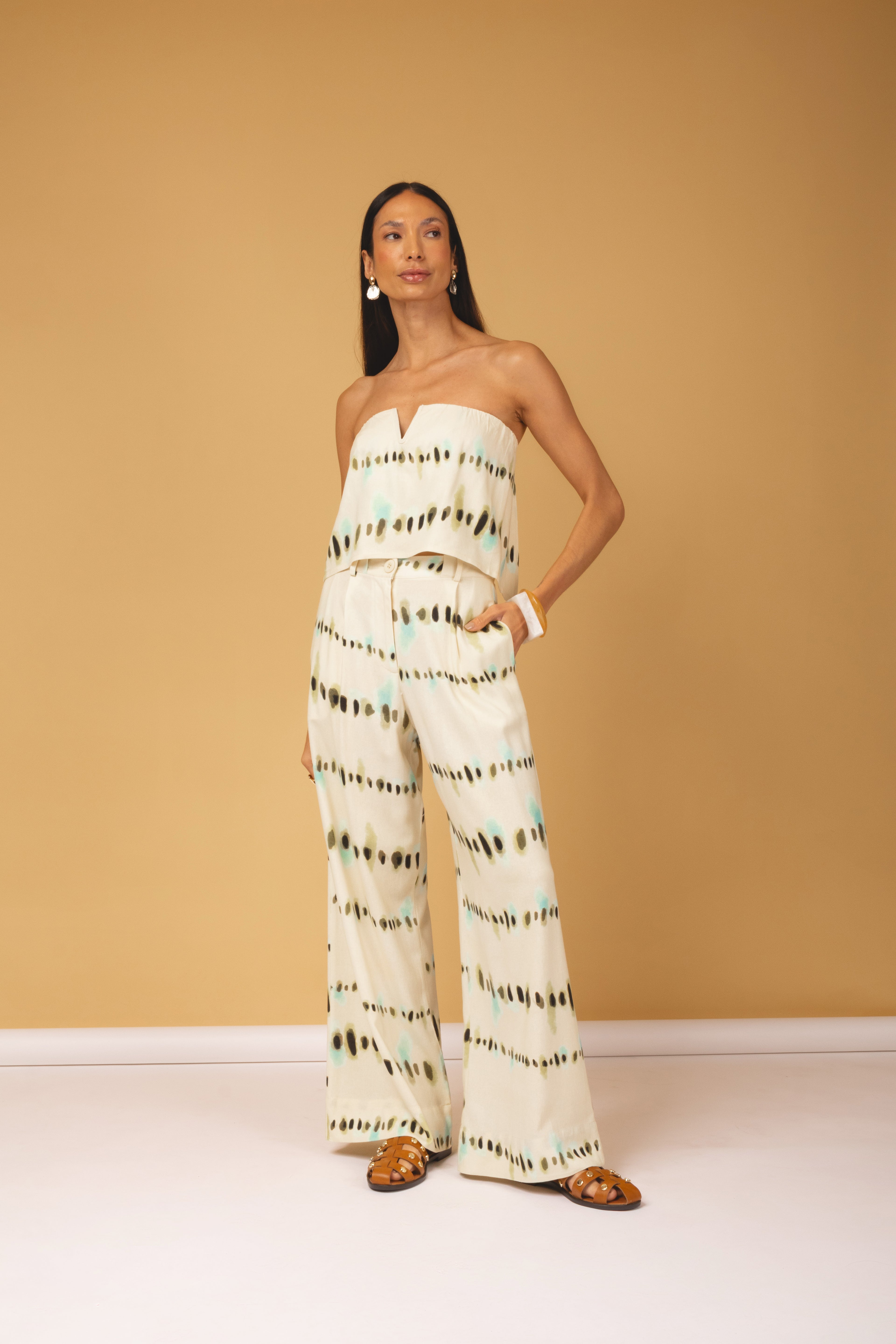 Conjunto Pantalona Estampado com Top Tomara que Caia