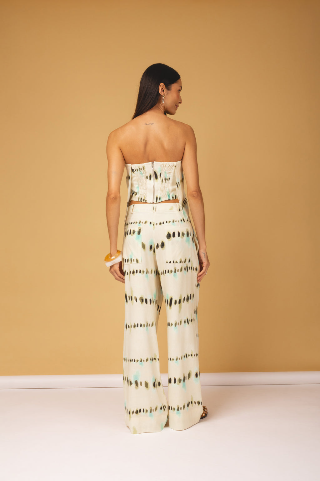 Conjunto Pantalona Estampado com Top Tomara que Caia