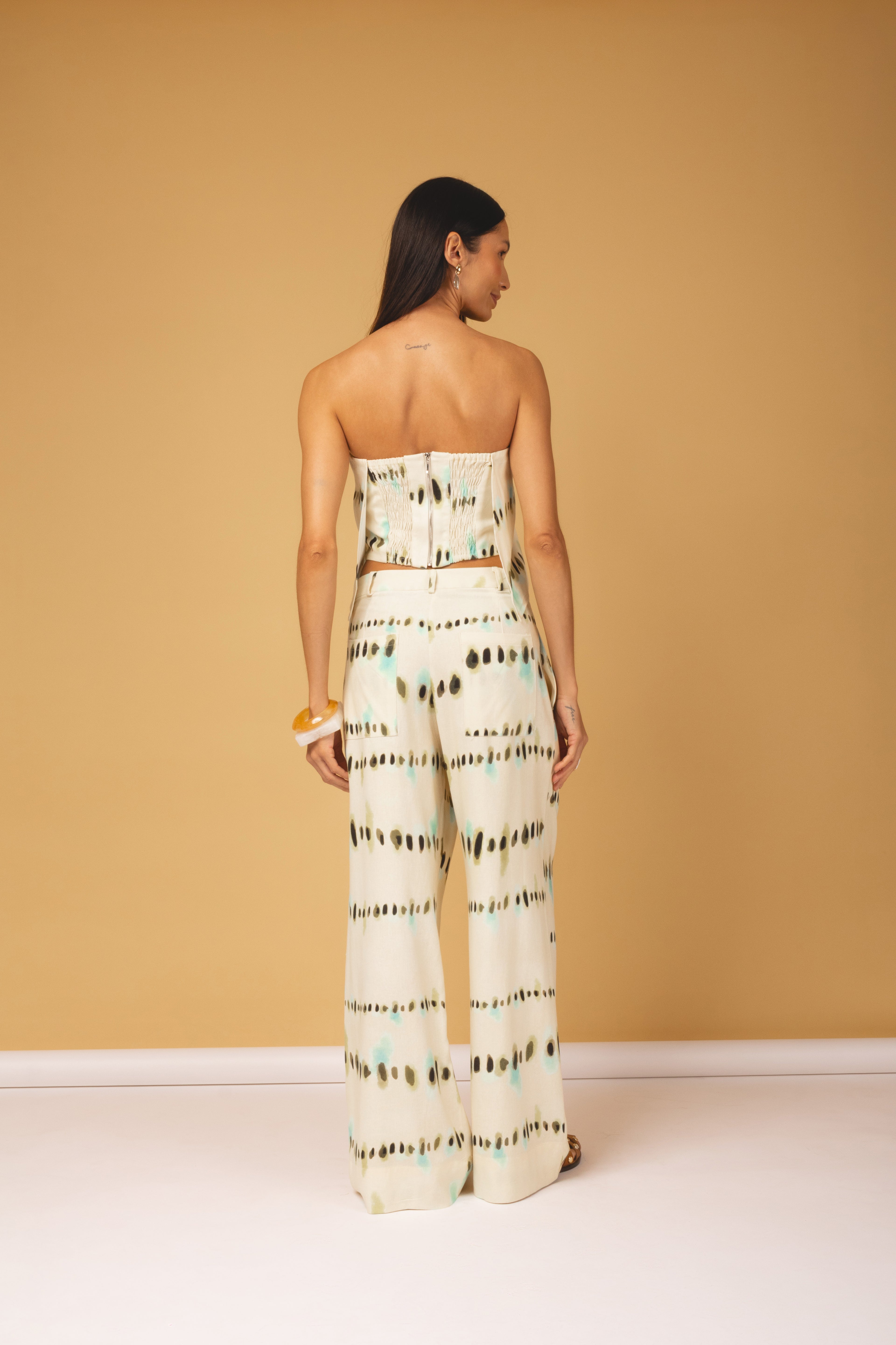 Conjunto Pantalona Estampado com Top Tomara que Caia