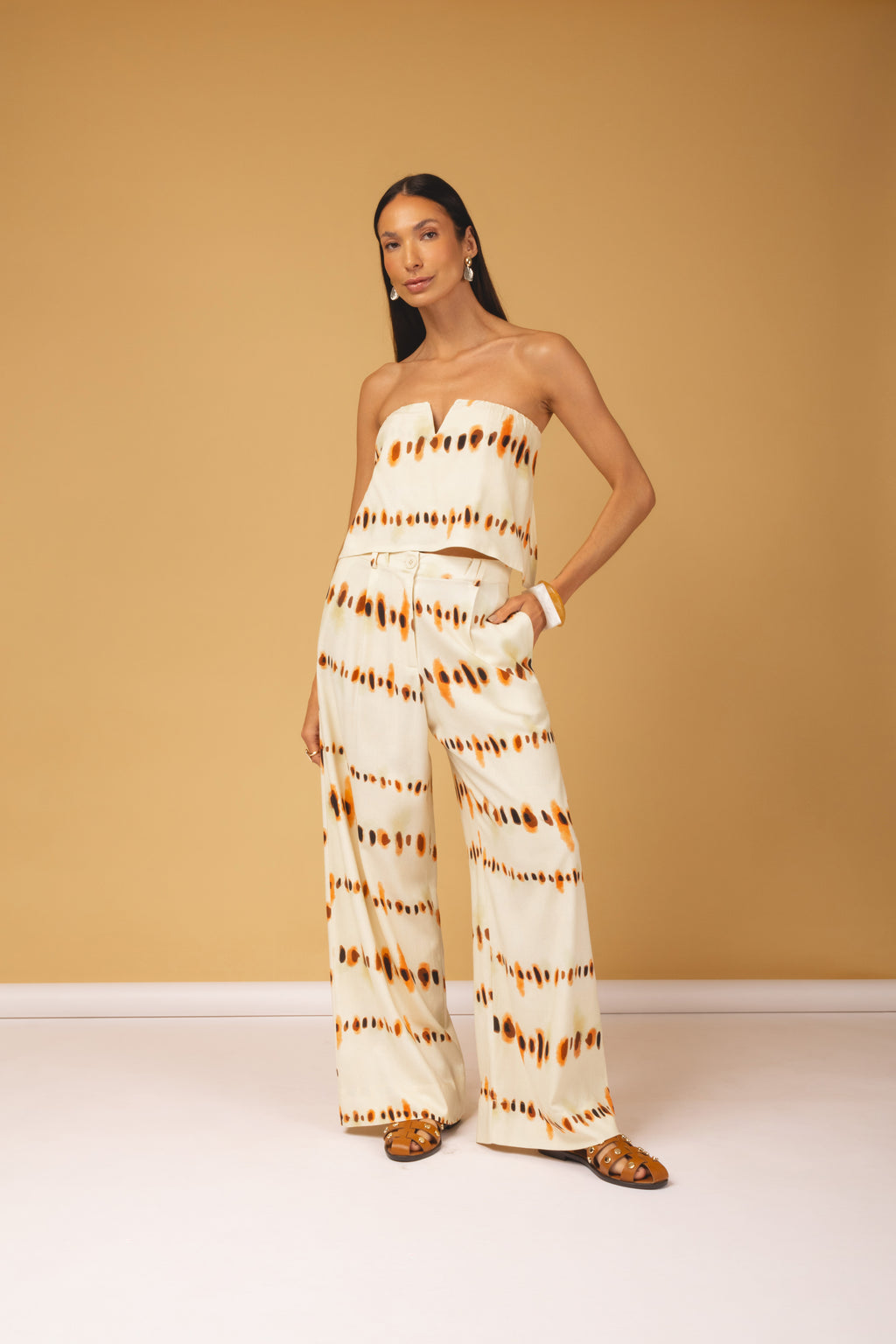 Conjunto Pantalona Estampado com Top Tomara que Caia