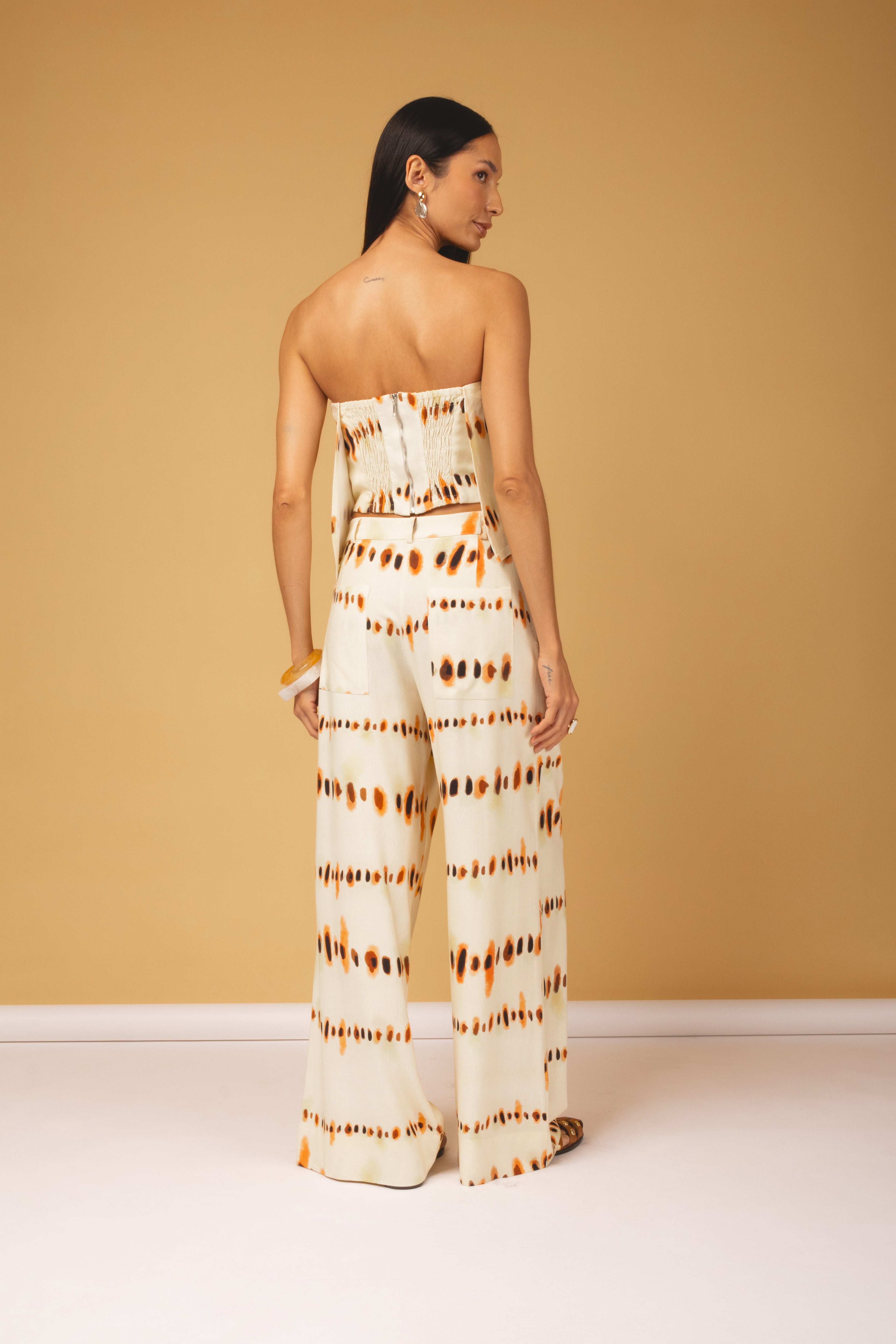 Conjunto Pantalona Estampado com Top Tomara que Caia