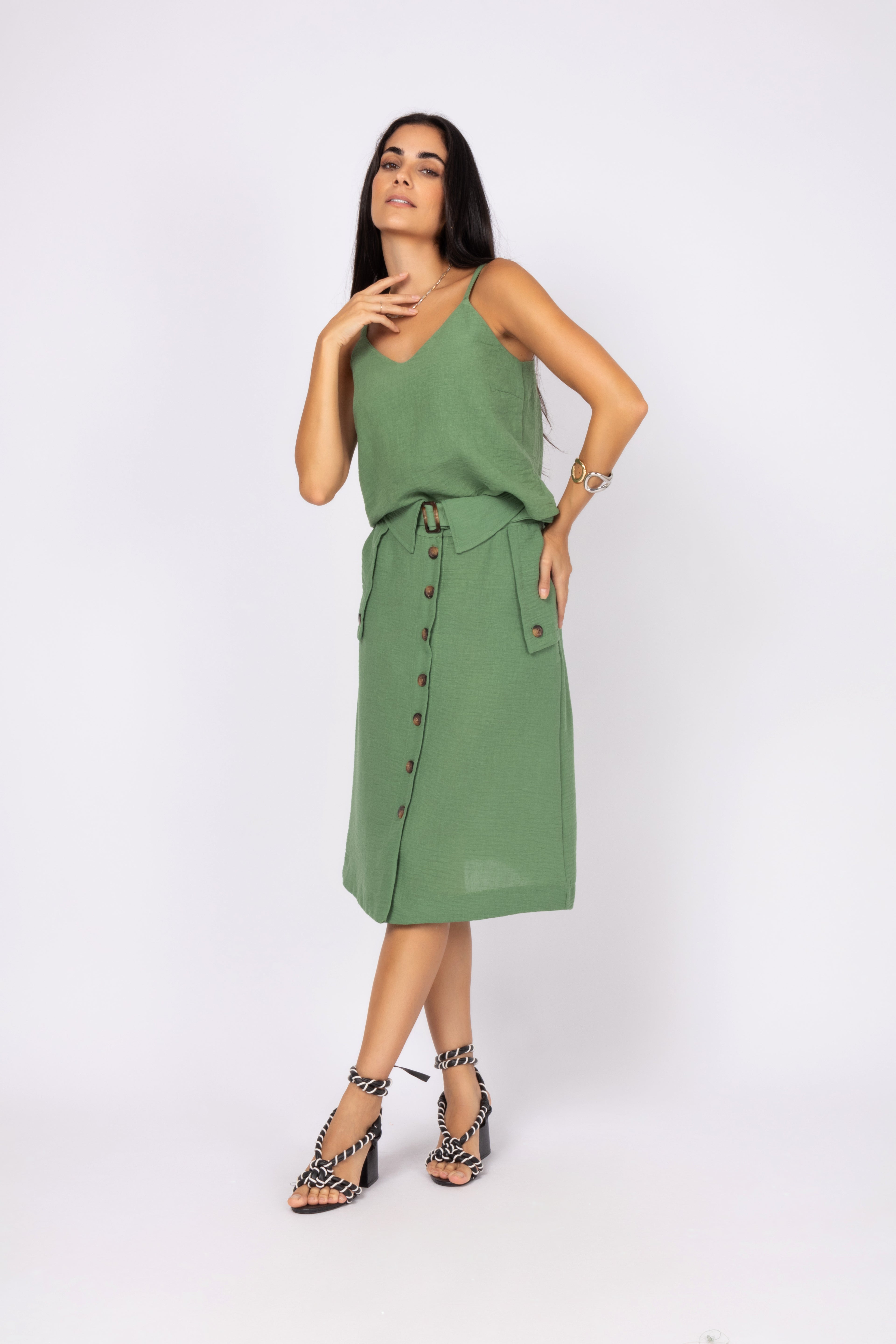 Conjunto de blusa com saia midi