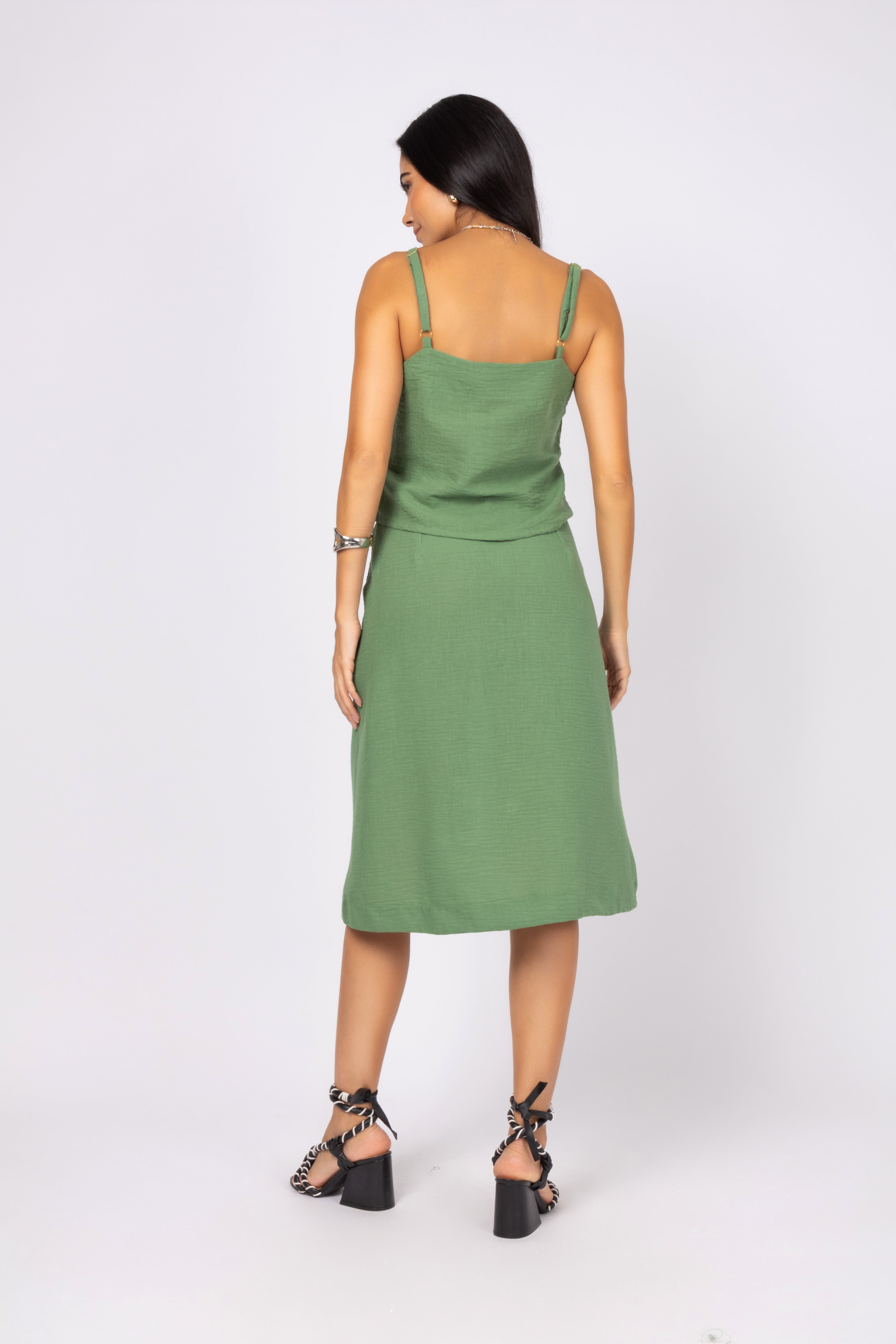 Conjunto de blusa com saia midi