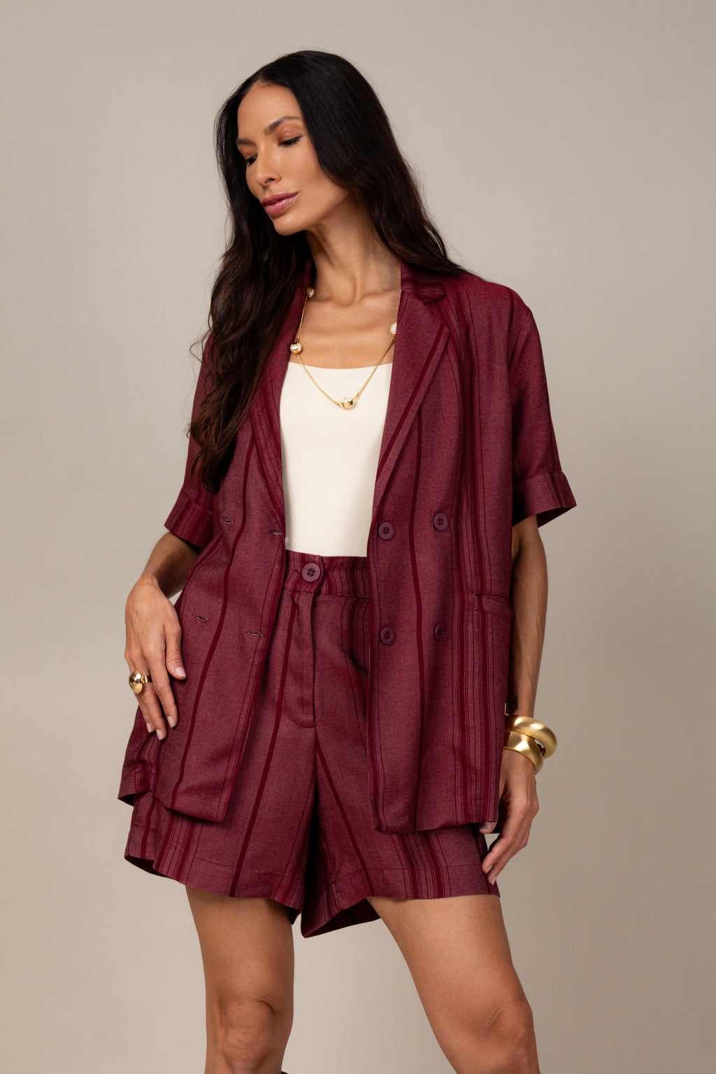 Conjunto listrado com blazer e short