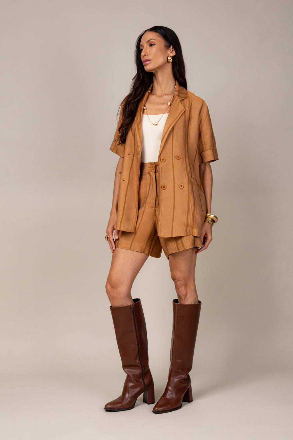 Conjunto listrado com blazer e short