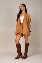 Conjunto listrado com blazer e short