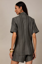Conjunto listrado com blazer e short