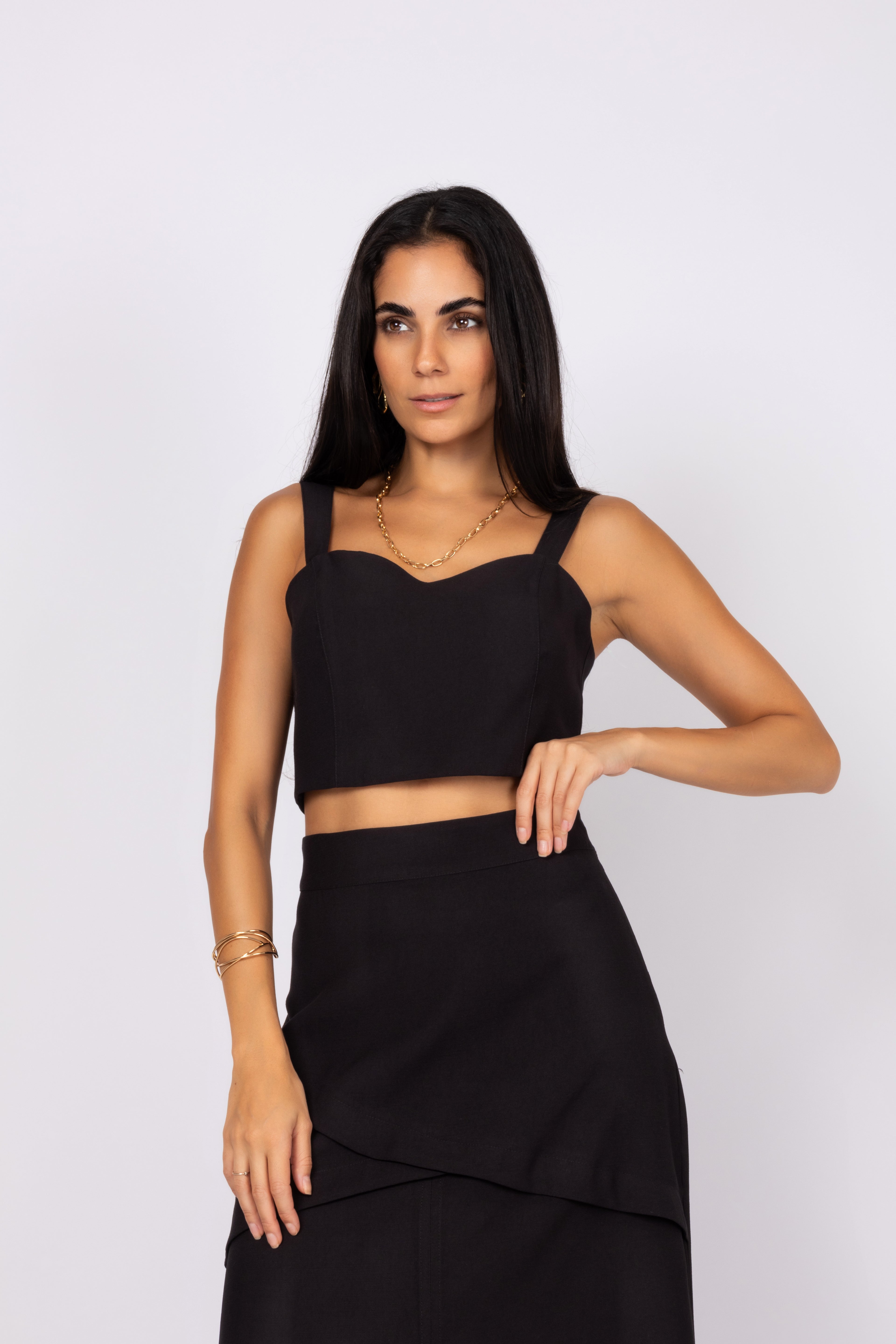Conjunto de top e saia midi com fenda frontal