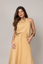Conjunto top regata e saia assimétrica