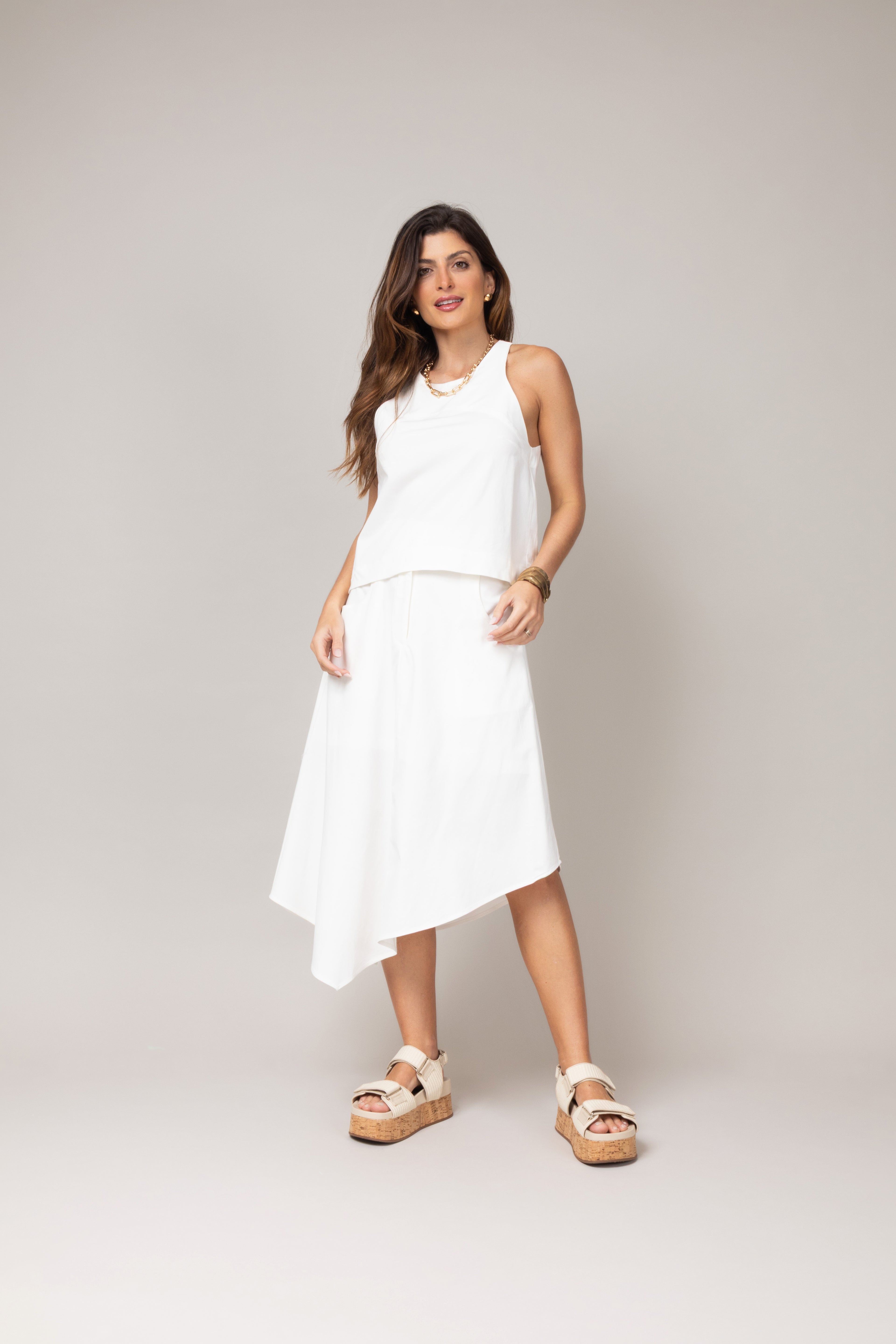 Conjunto top regata e saia assimétrica