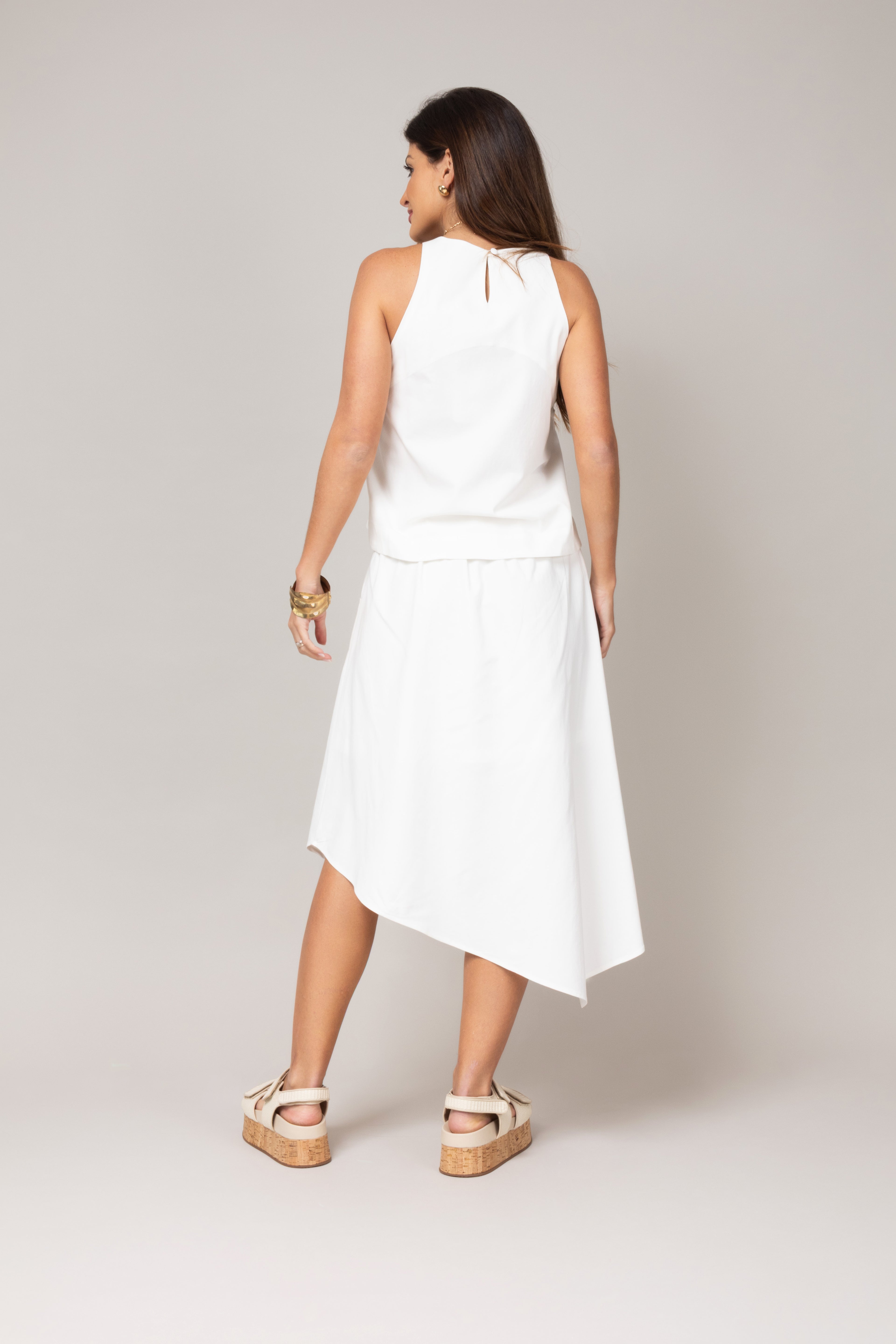 Conjunto top regata e saia assimétrica