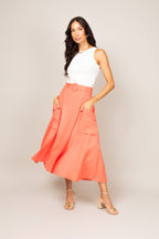 Saia midi com bolsos e cinto forrado