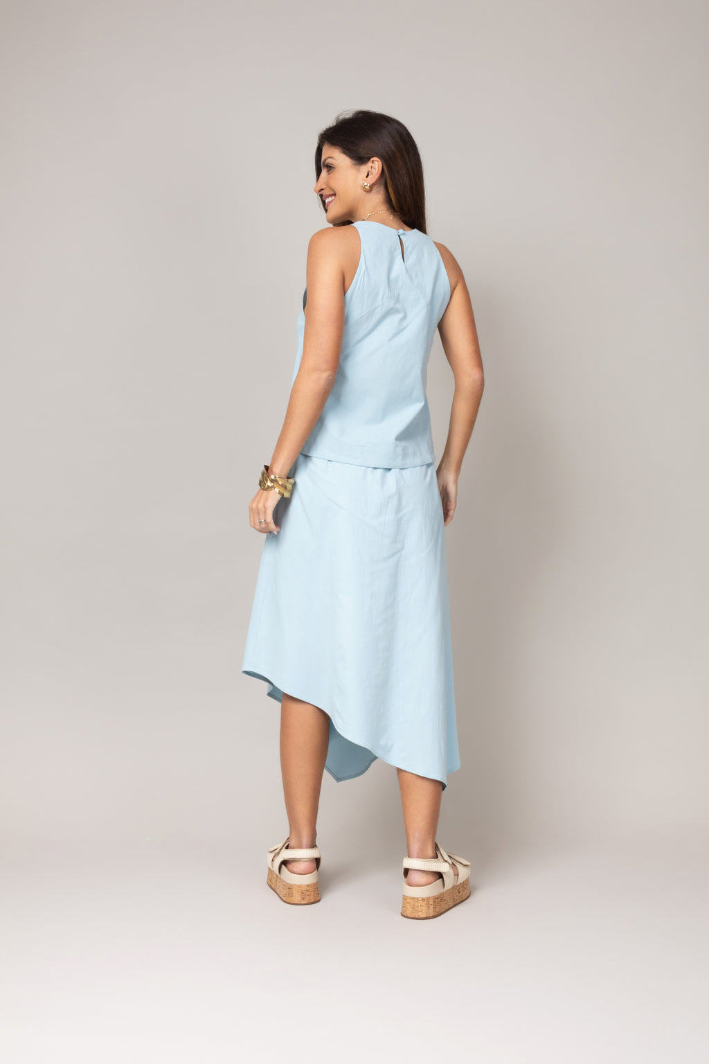 Conjunto top regata e saia assimétrica