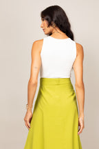 Saia midi com bolsos e cinto forrado