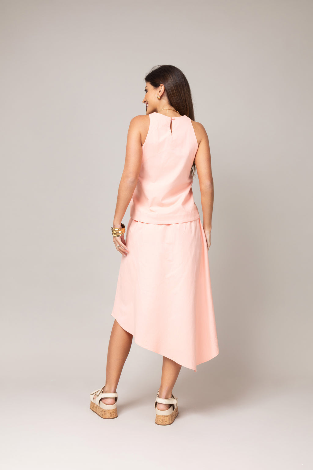 Conjunto top regata e saia assimétrica