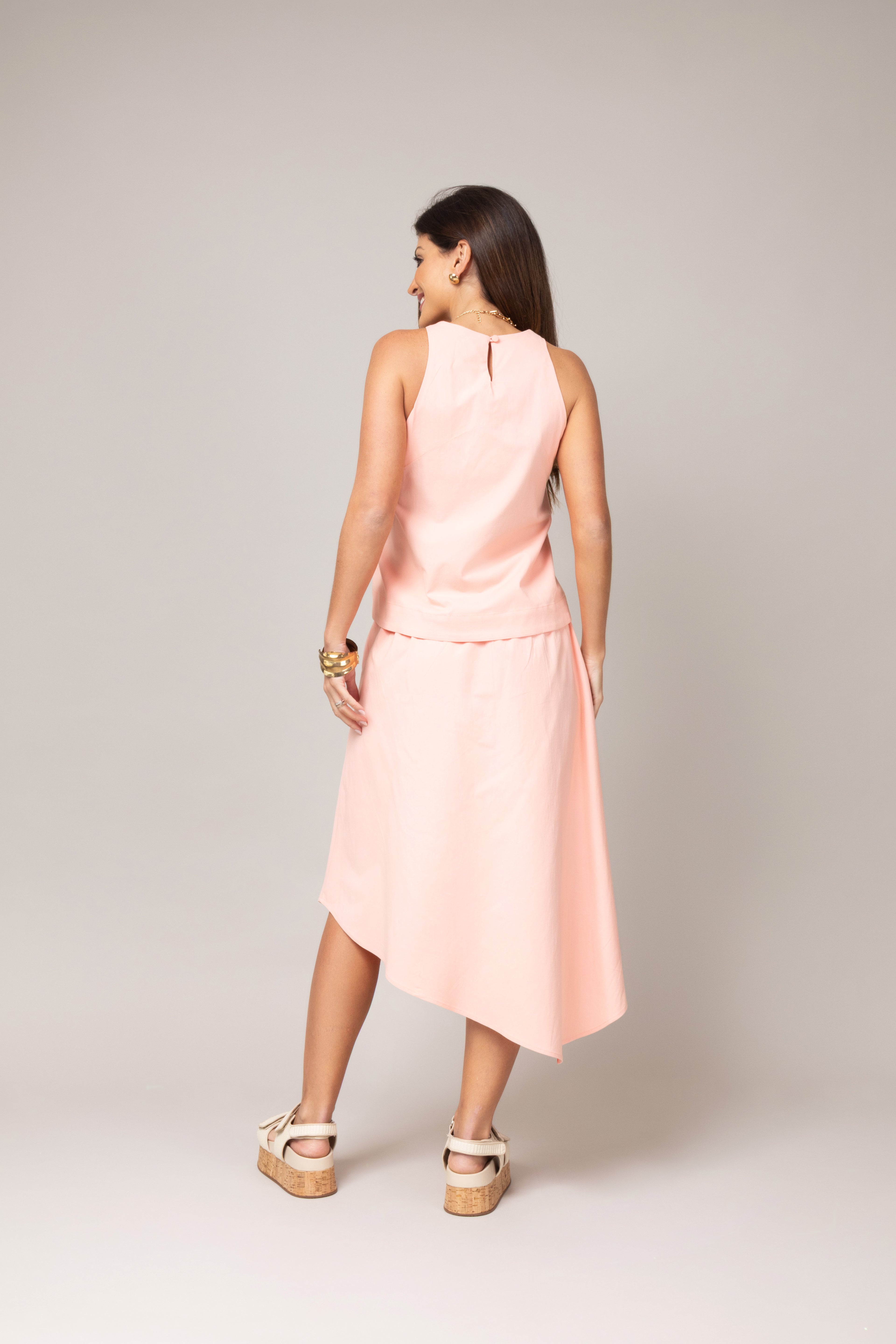 Conjunto top regata e saia assimétrica