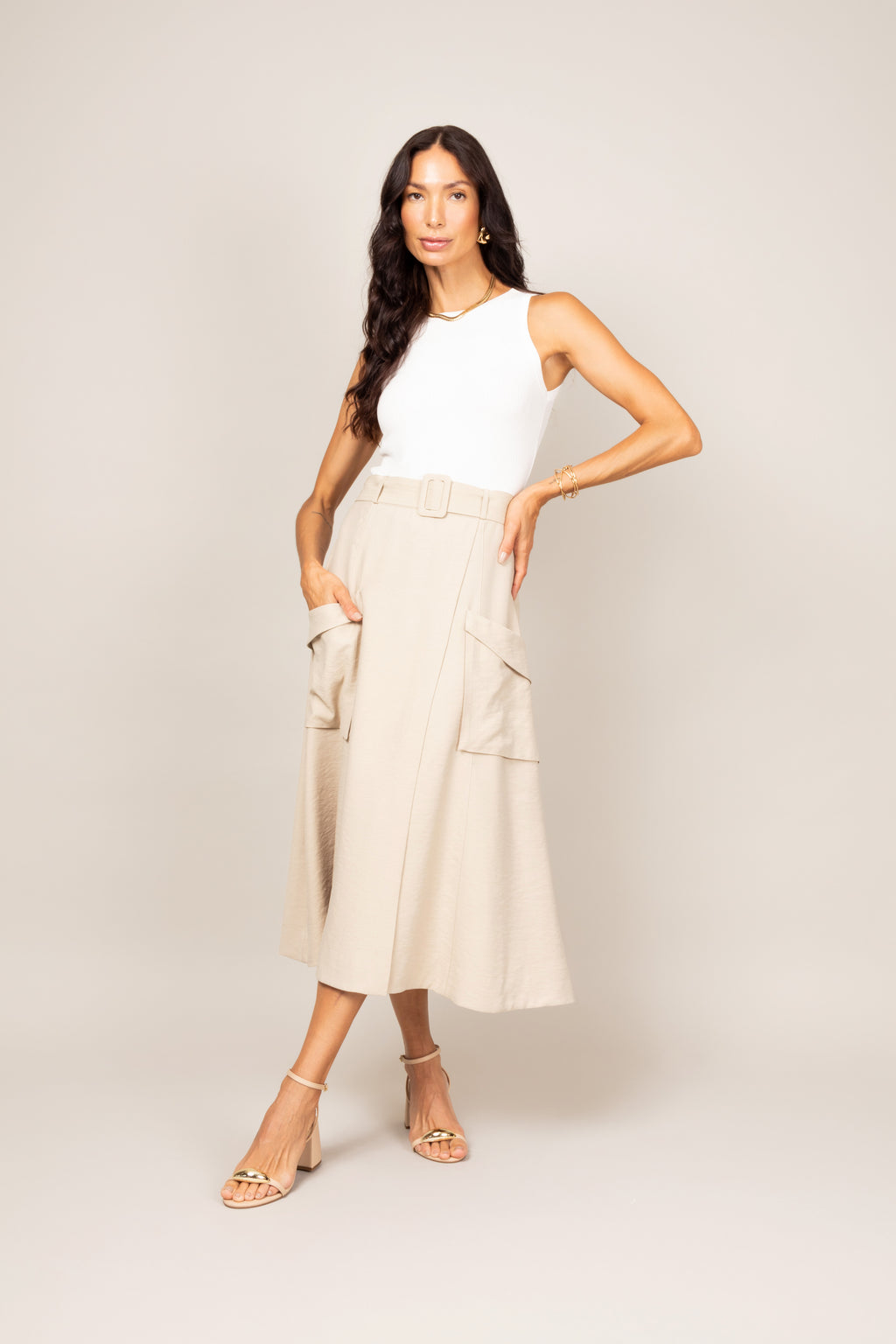 Saia midi com bolsos e cinto forrado