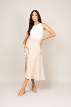 Saia midi com bolsos e cinto forrado