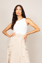 Saia midi com bolsos e cinto forrado