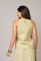 Conjunto top regata e saia assimétrica