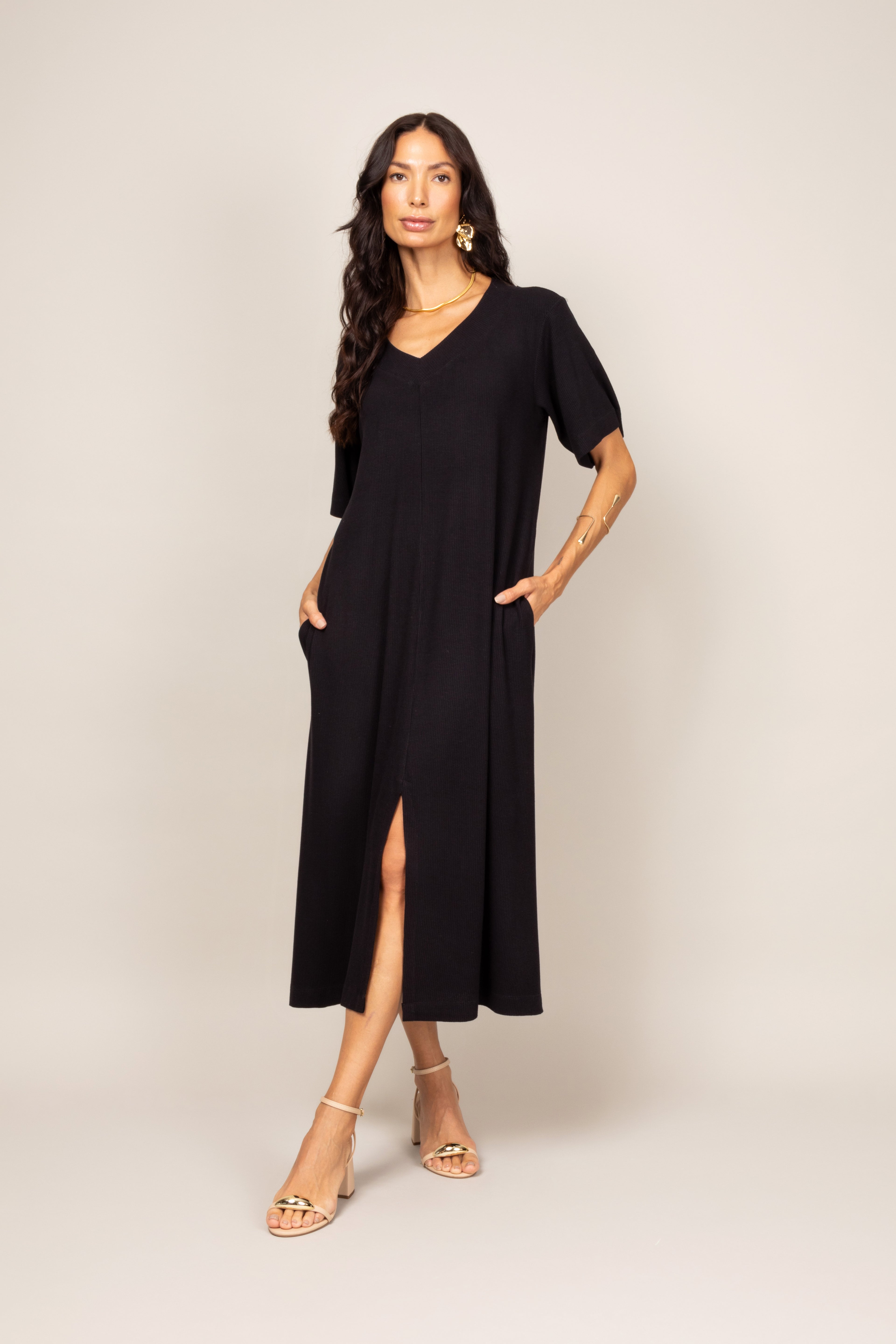 Vestido midi com fenda frontal