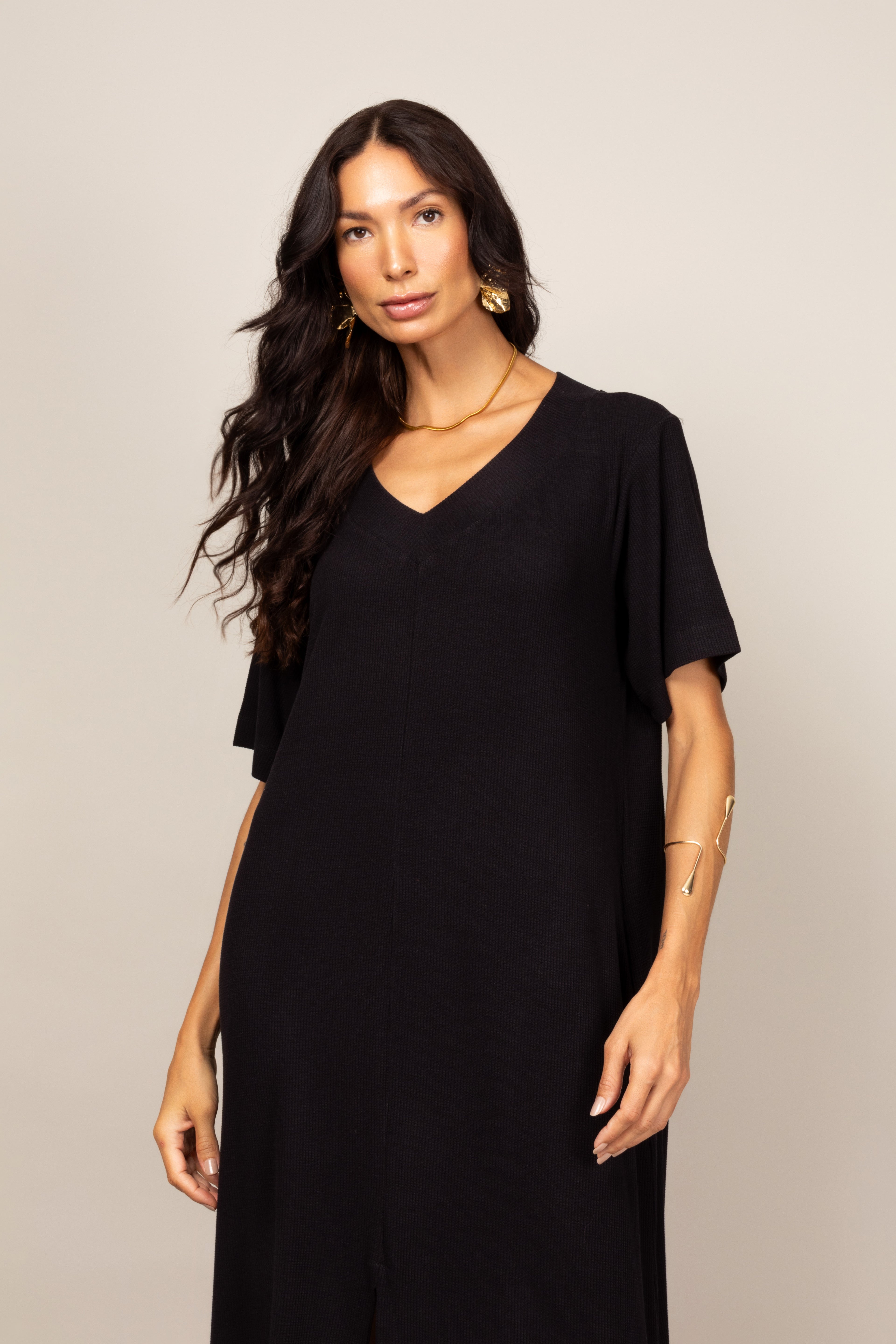 Vestido midi com fenda frontal