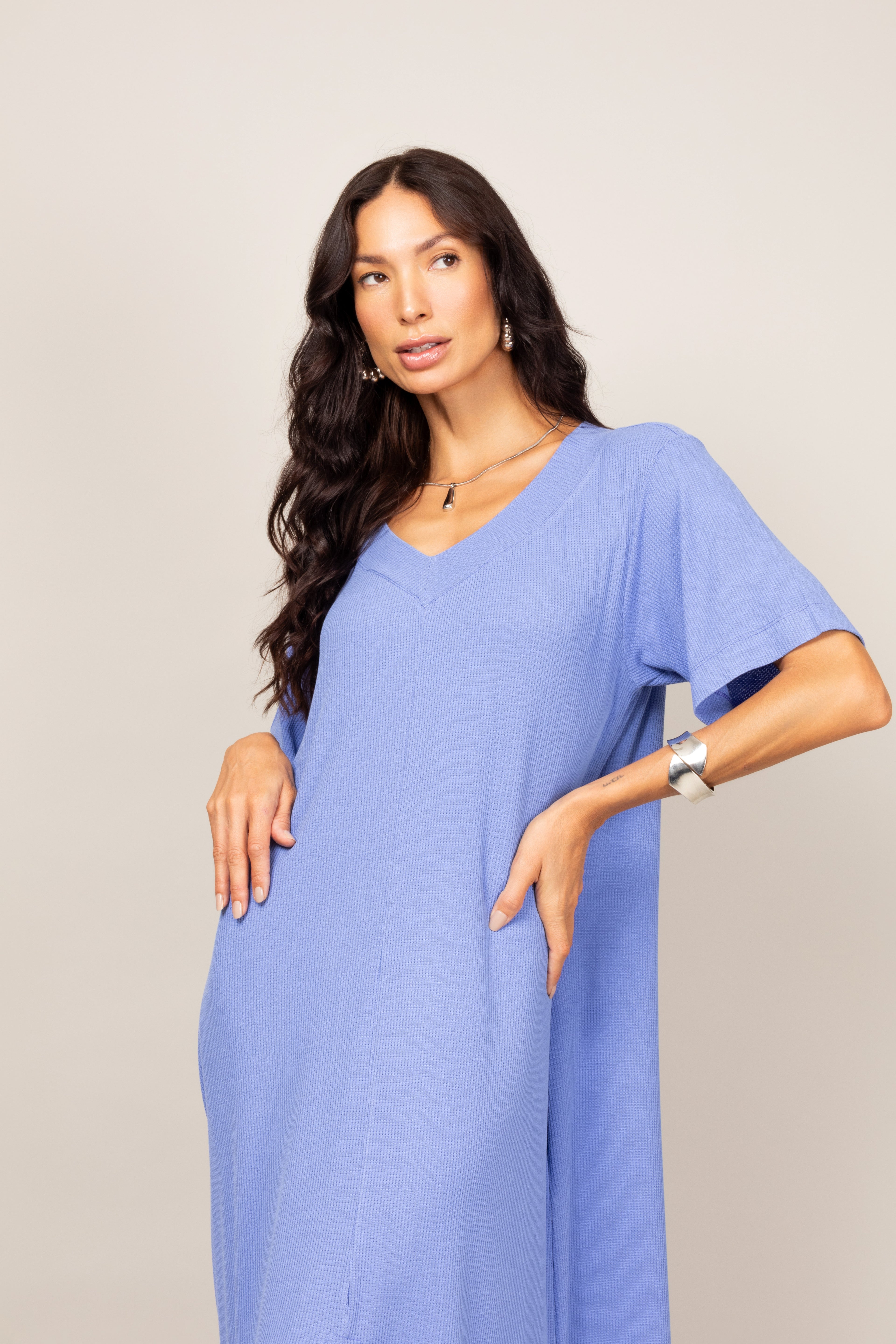 Vestido midi com fenda frontal