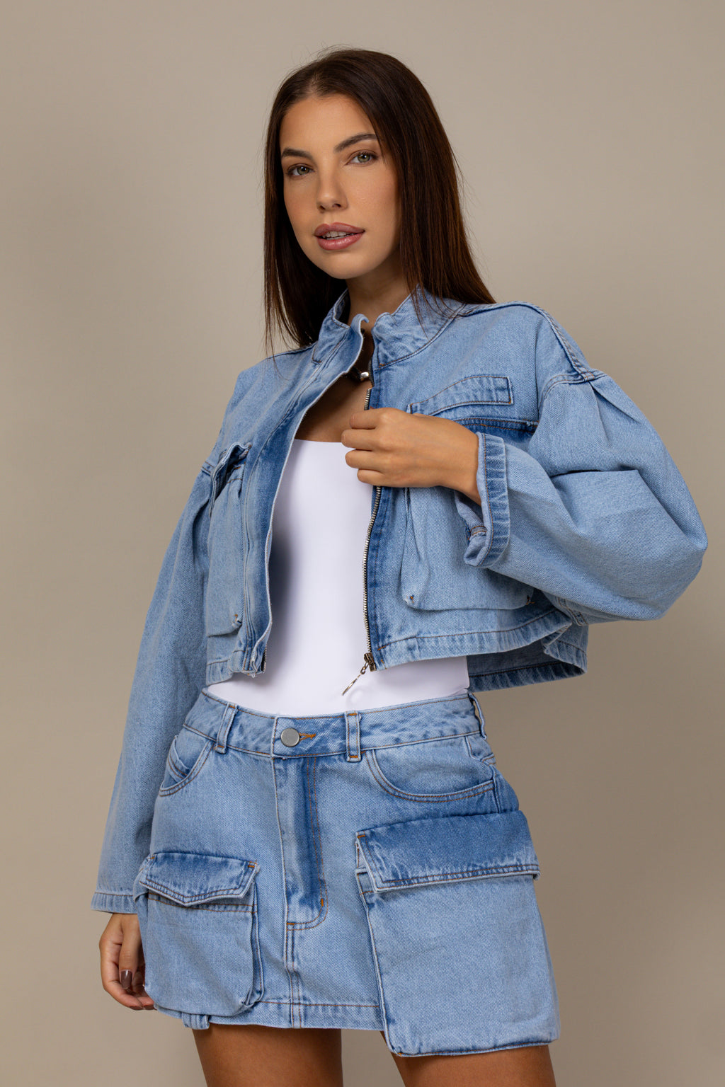 Jaqueta cropped com bolso