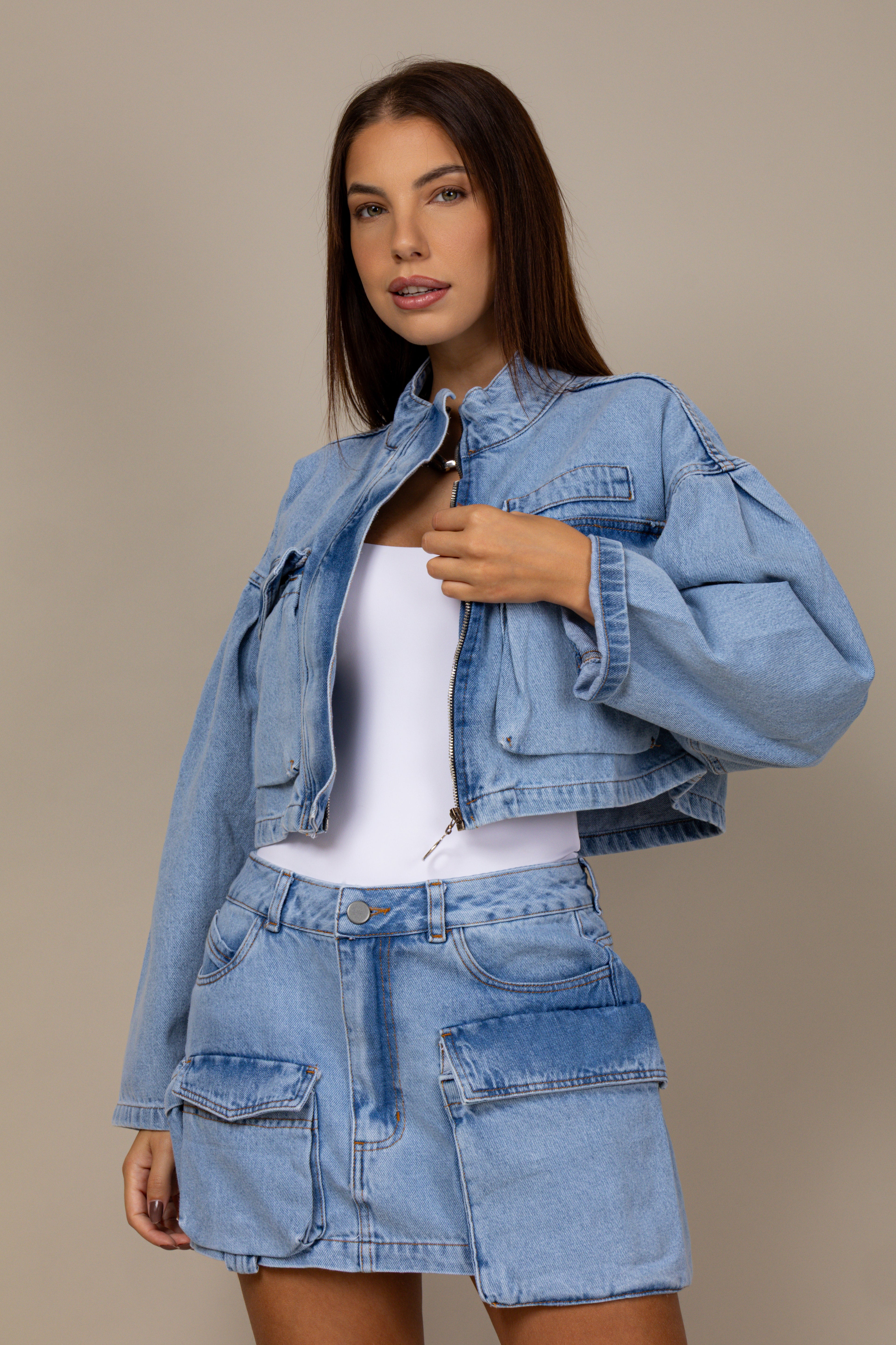 Jaqueta cropped com bolso