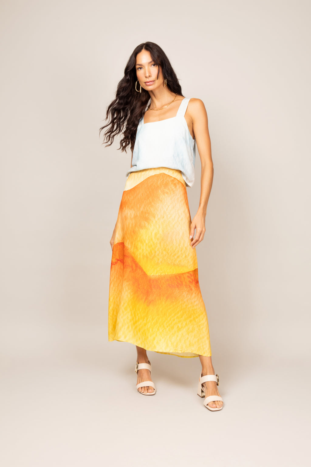 Conjunto cropped e saia midi com fenda