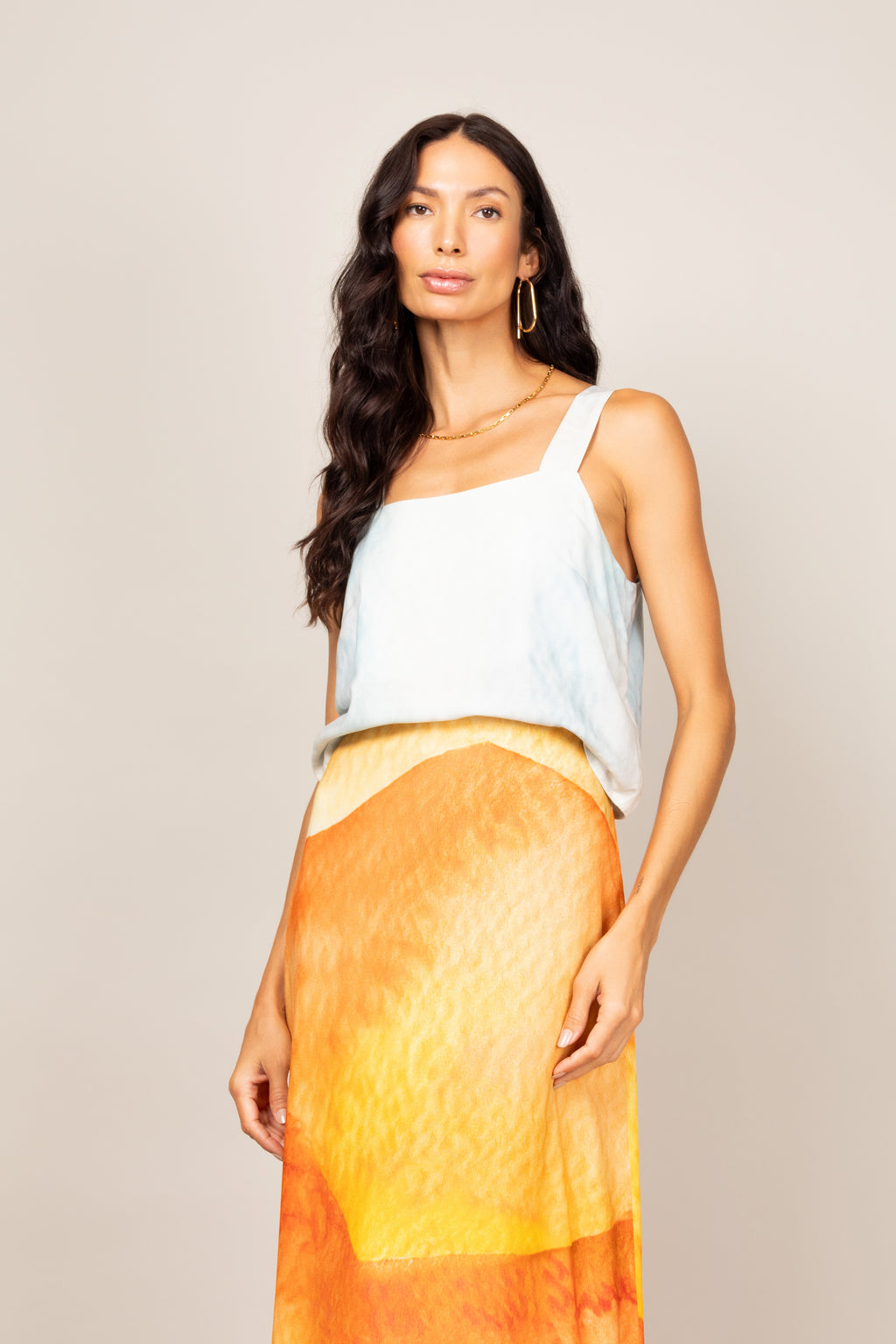 Conjunto cropped e saia midi com fenda