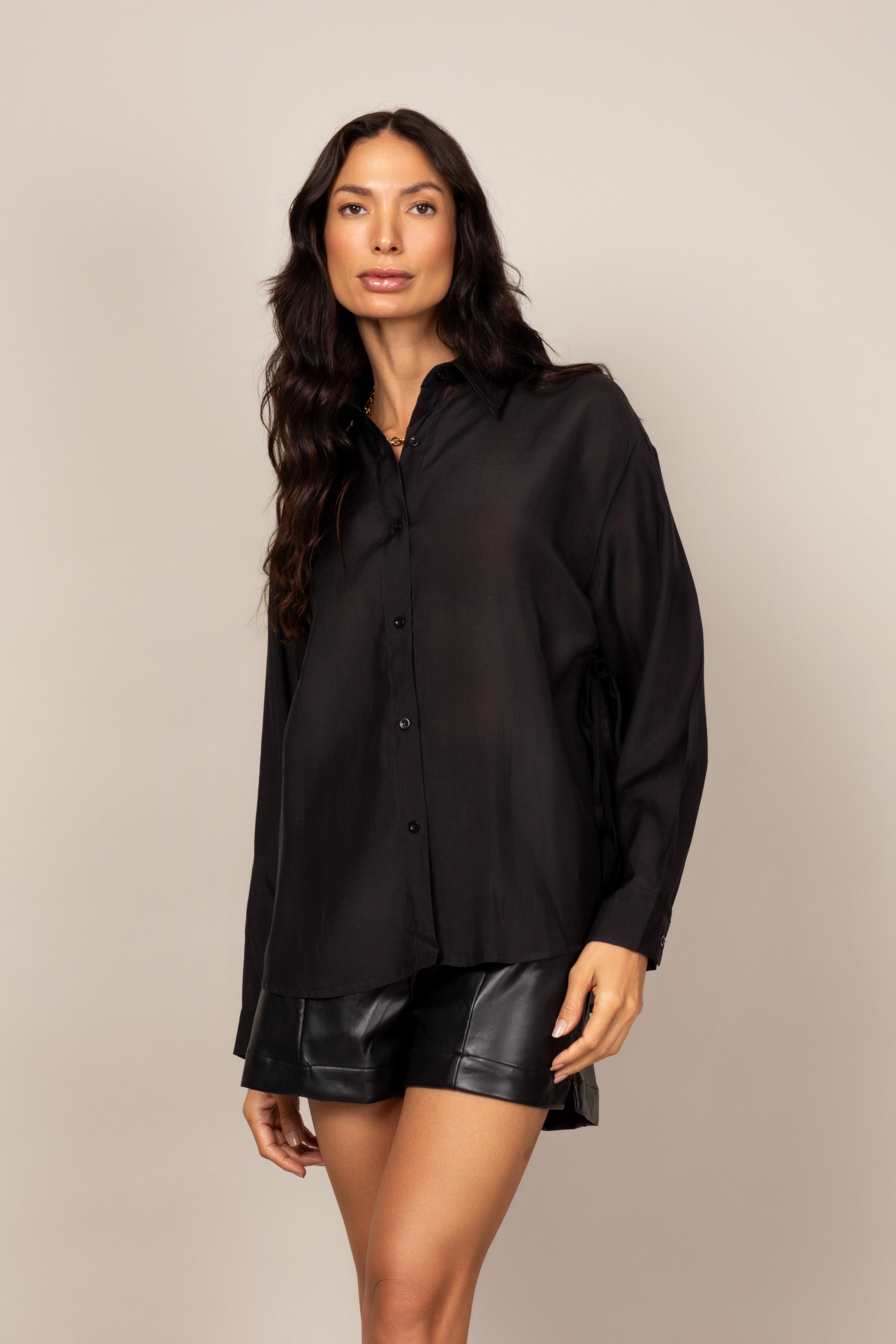 Camisa com ajuste lateral