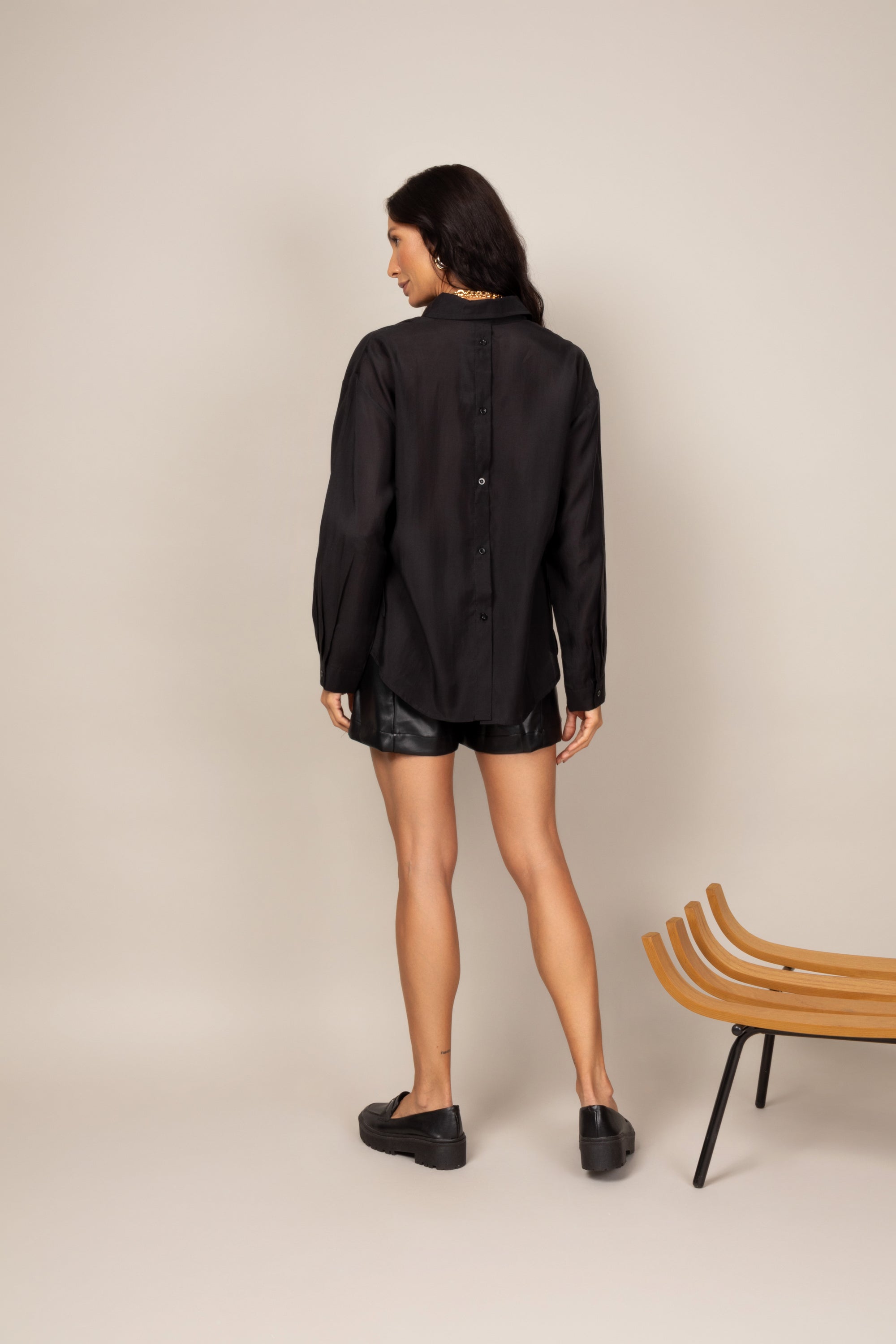 Camisa com ajuste lateral