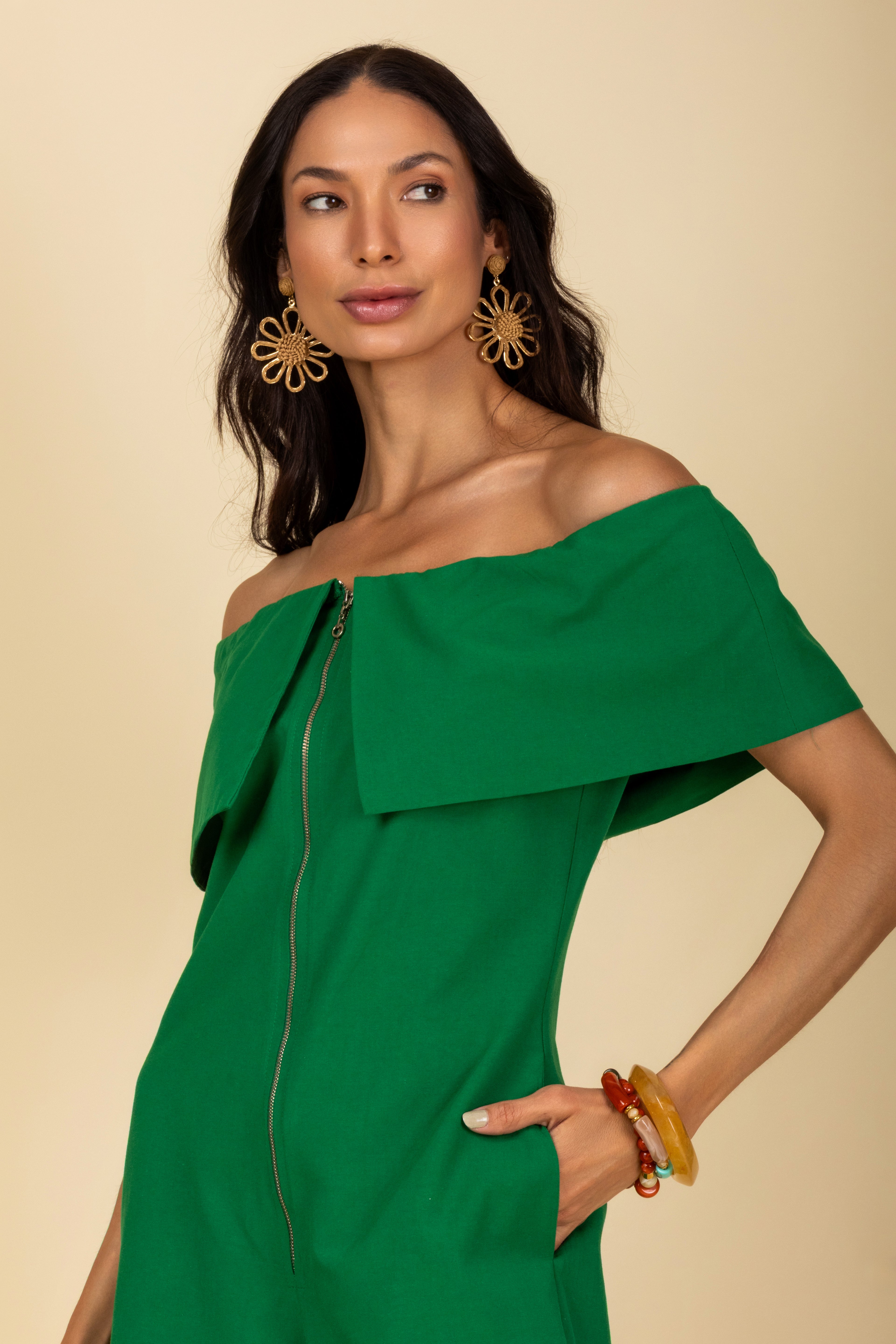 Macacão curto ombro a ombro