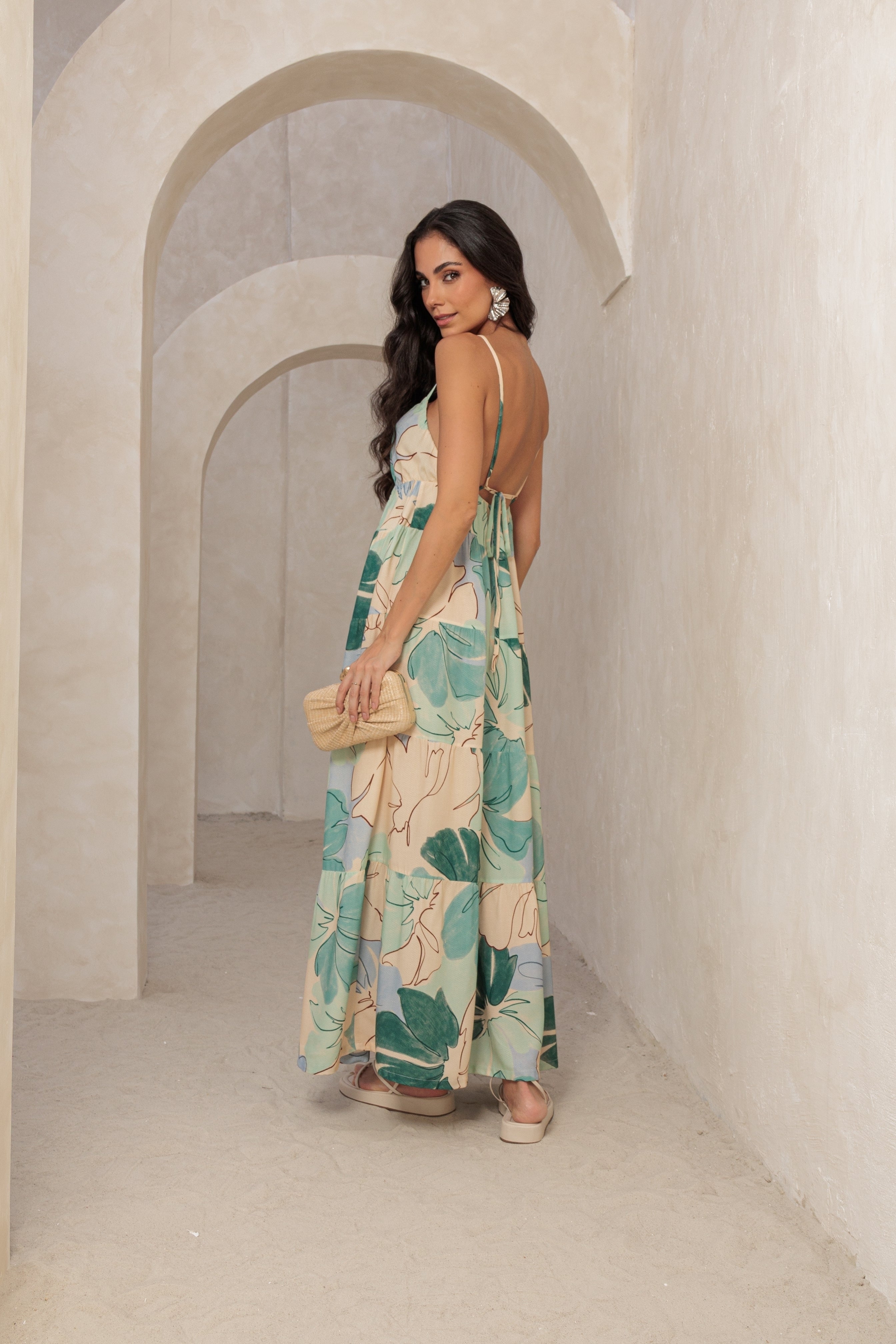 Vestido longo estampado com alças finas