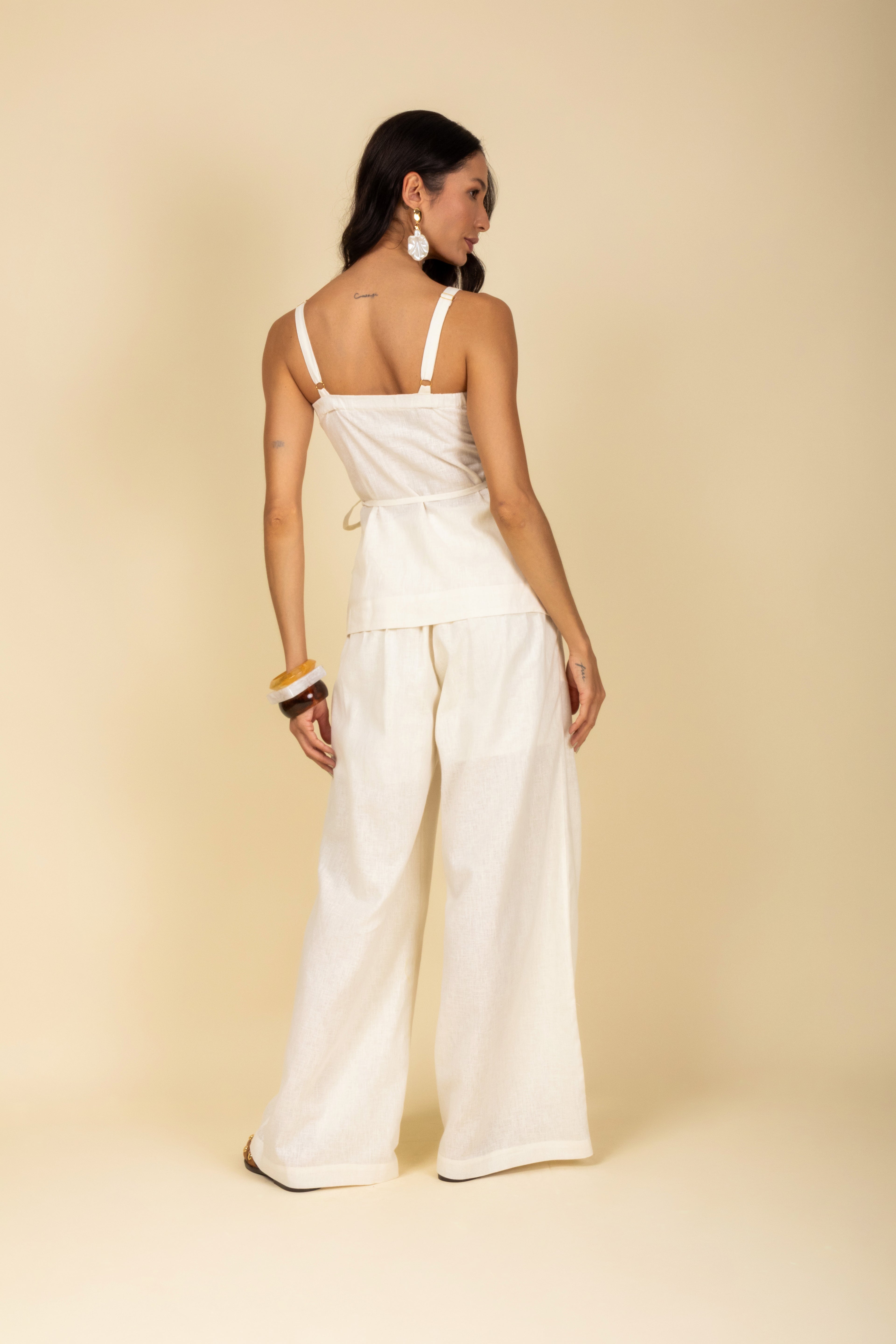 Conjunto blusa e calça em linho