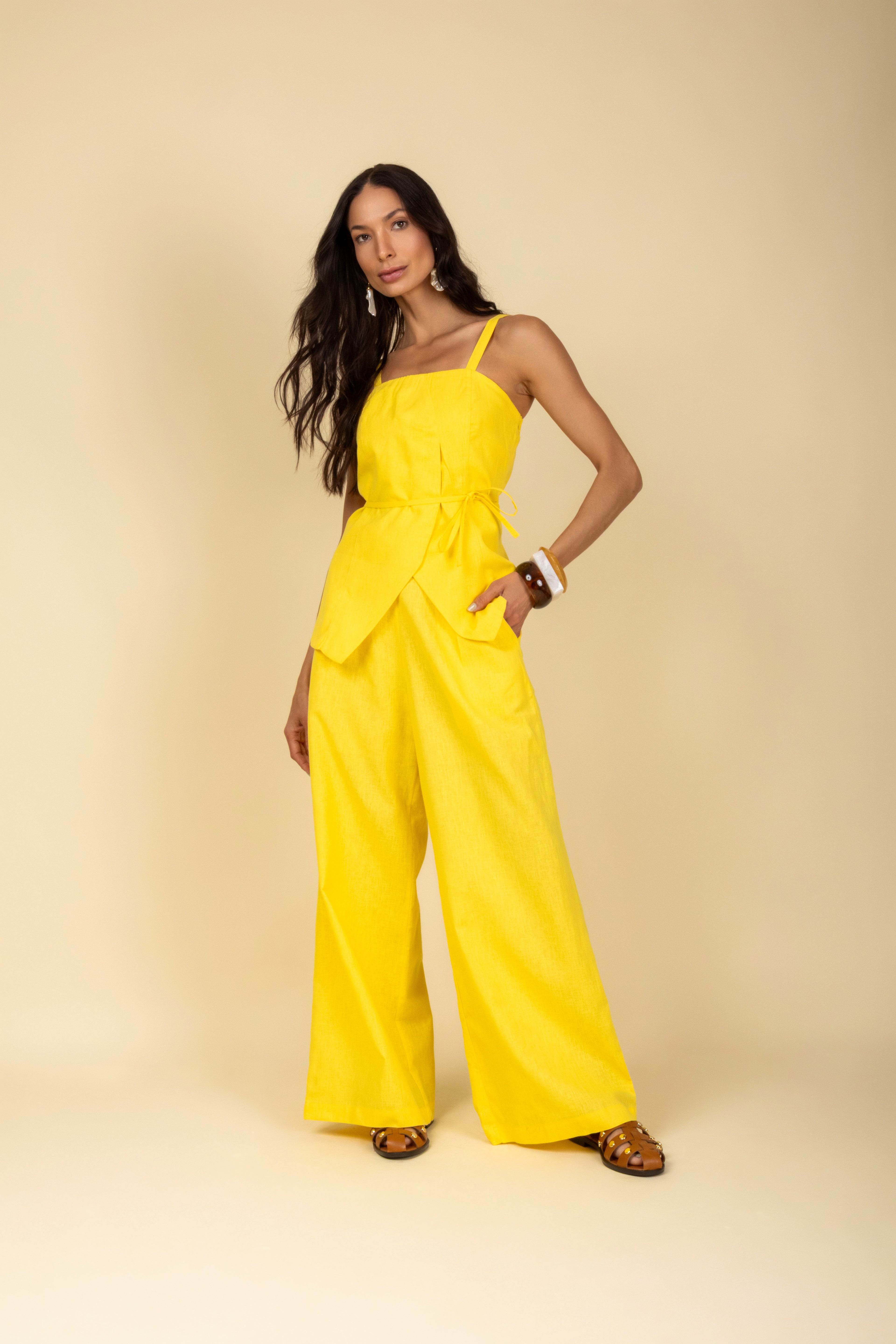 Conjunto blusa e calça em linho