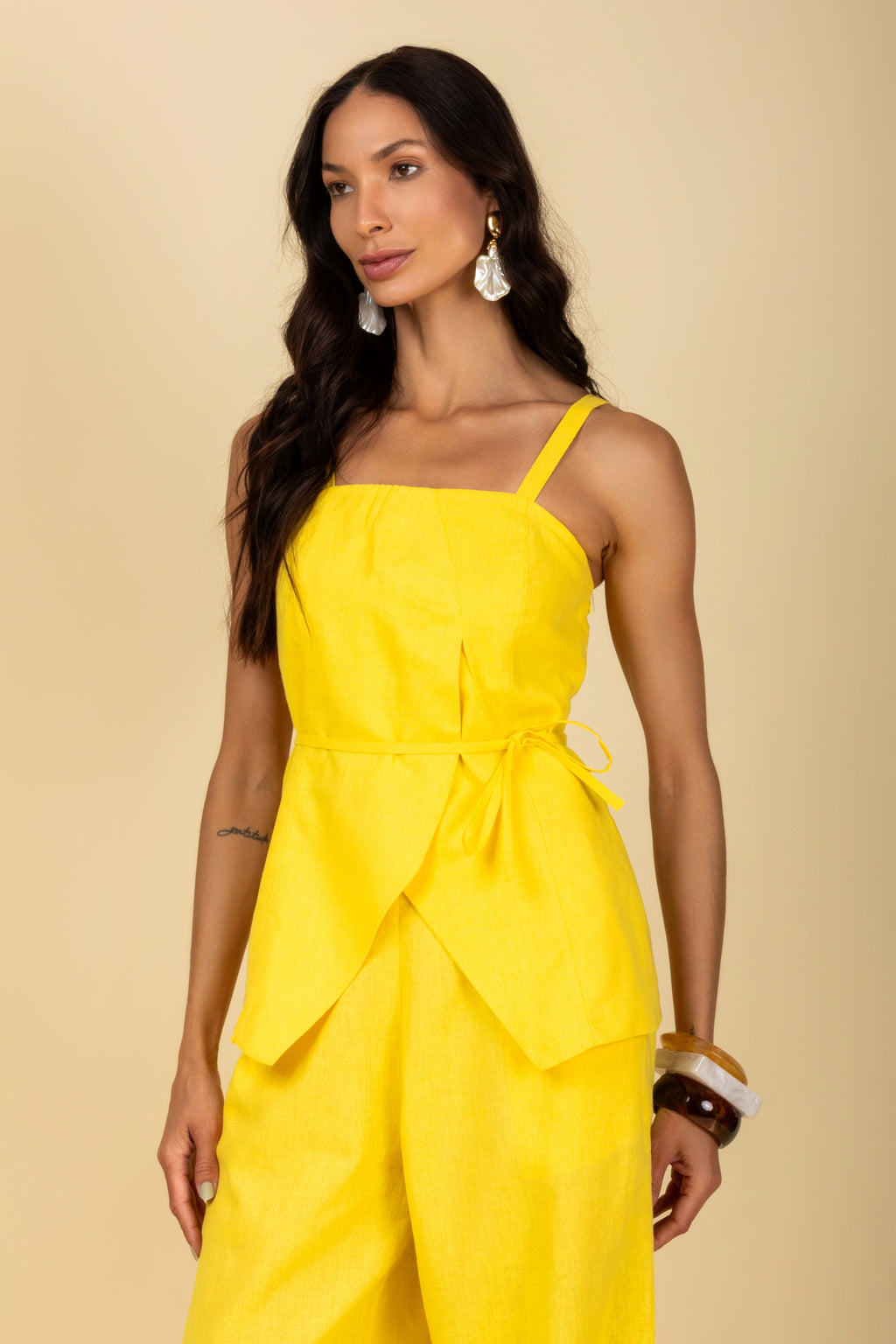 Conjunto blusa e calça em linho