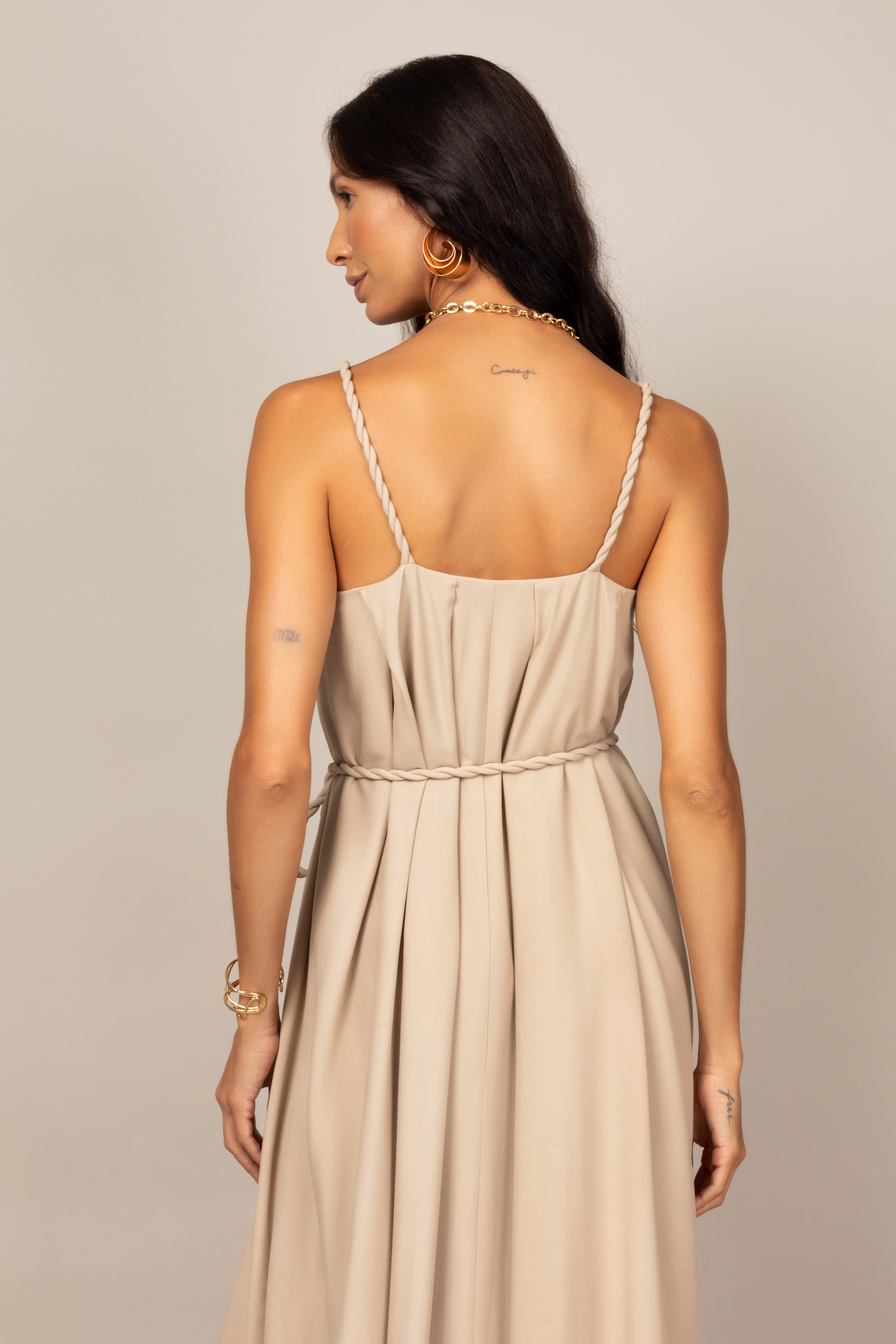 Vestido midi de alças trançada