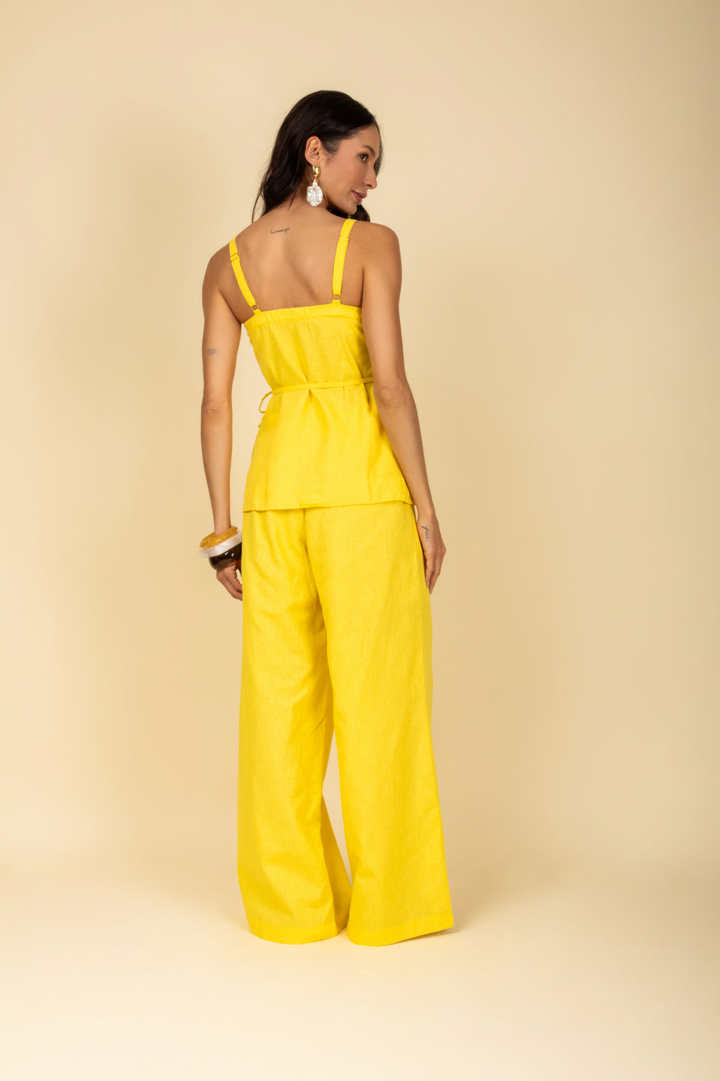 Conjunto blusa e calça em linho