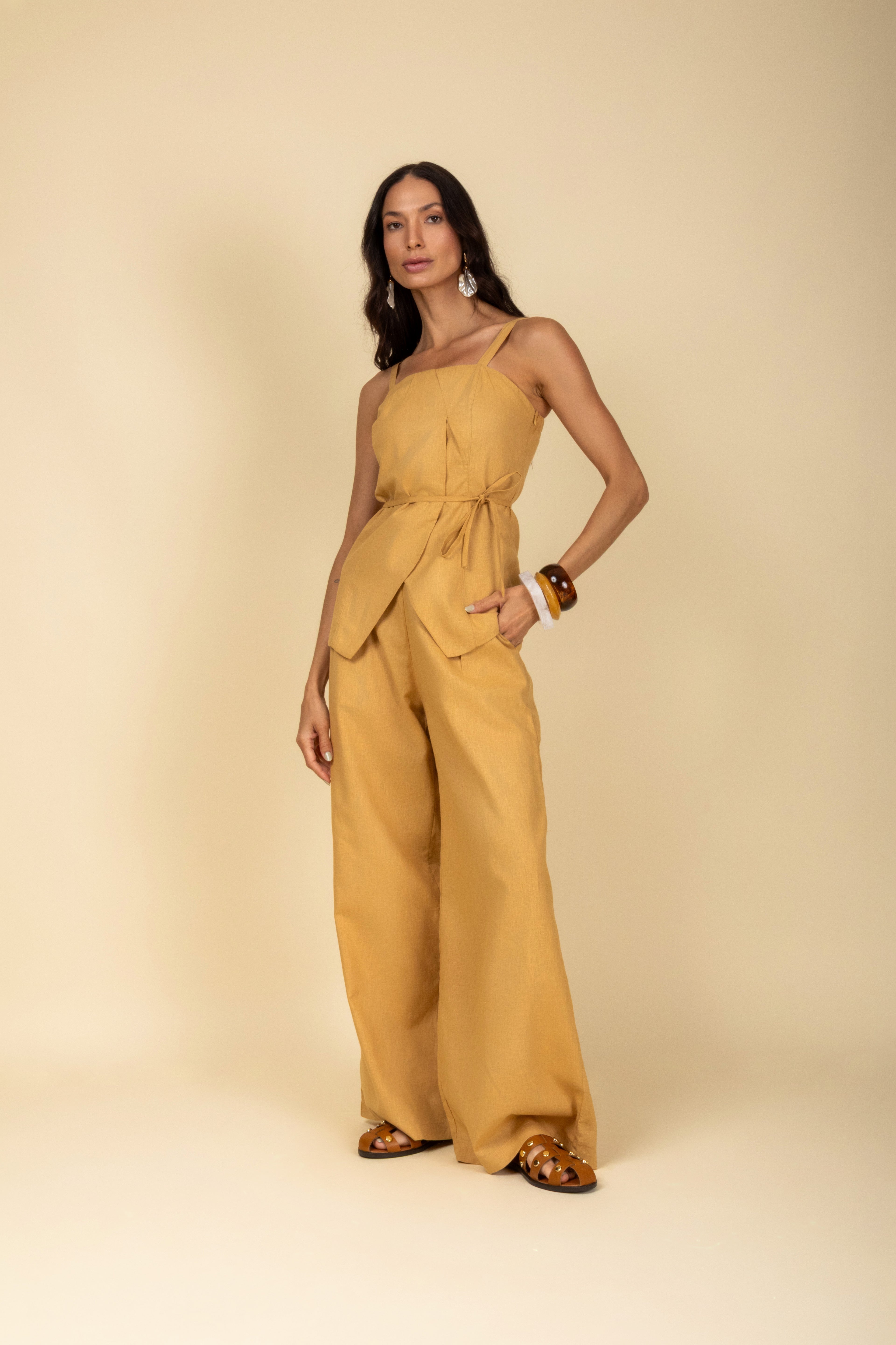 Conjunto blusa e calça em linho