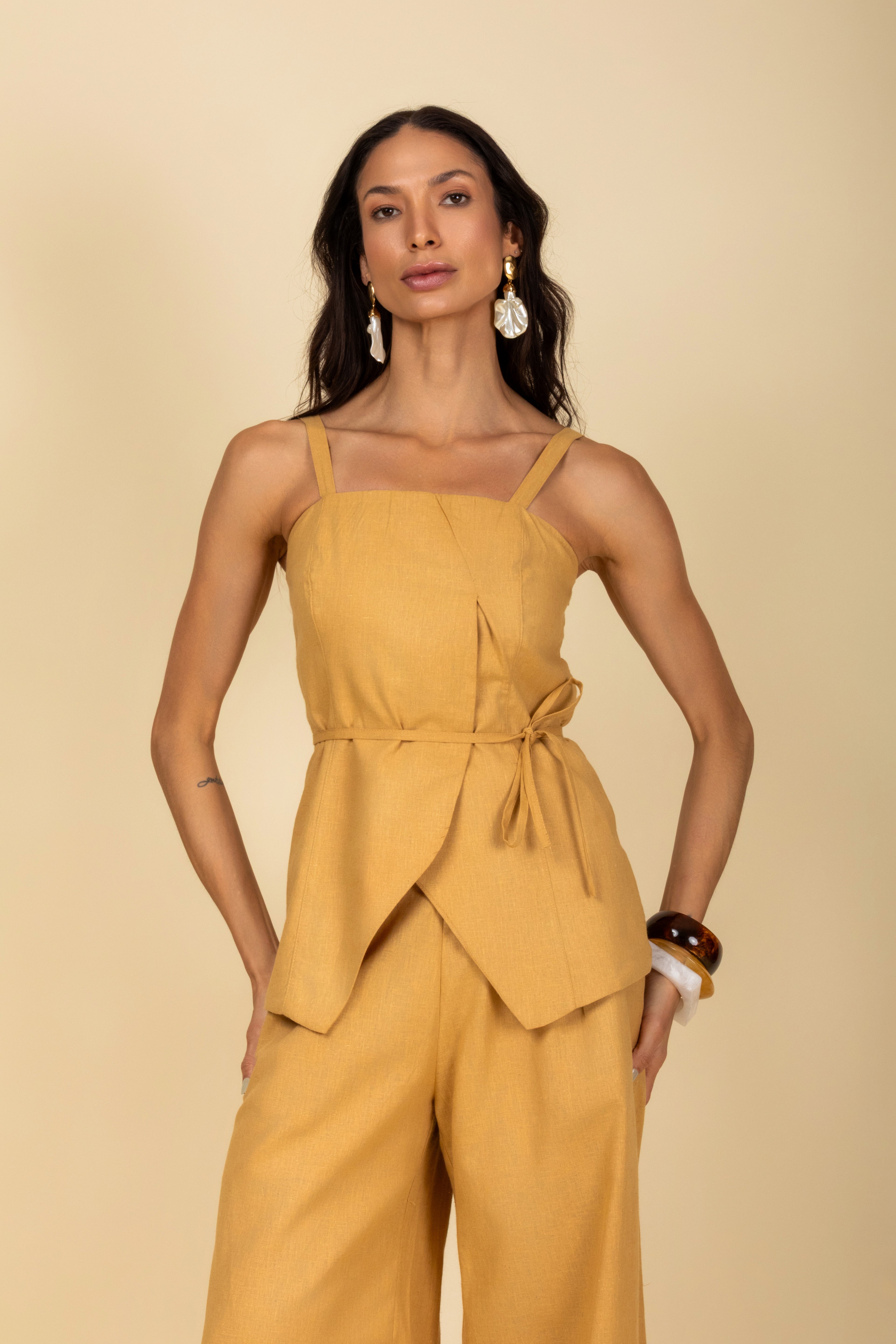 Conjunto blusa e calça em linho