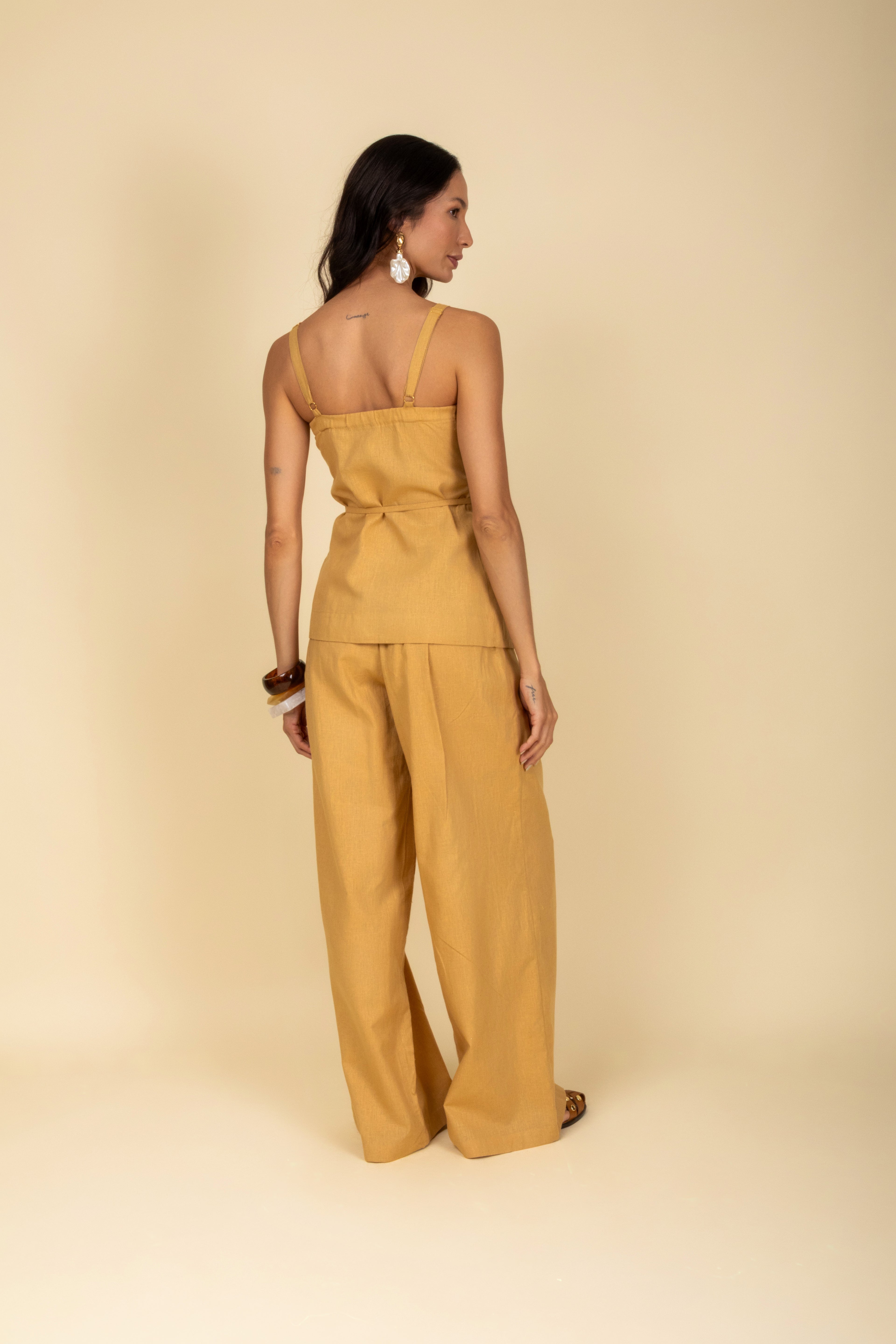 Conjunto blusa e calça em linho