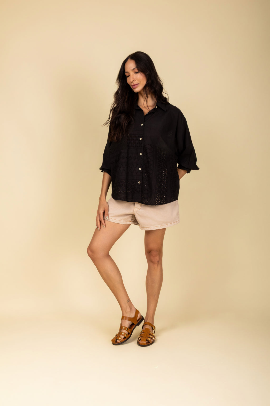 Camisa com detalhe rendado