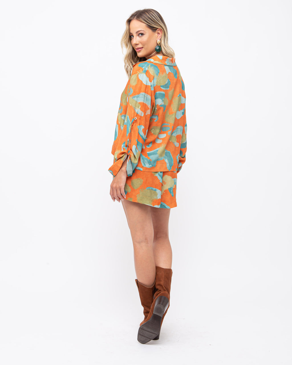 Shorts saia viscose estampa animal print laranja