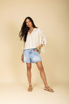 Bata com amarração nas mangas