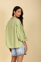 Bata com amarração nas mangas